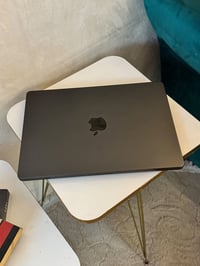 ماك بوك برو • M3 برو • SSD ٥١٢