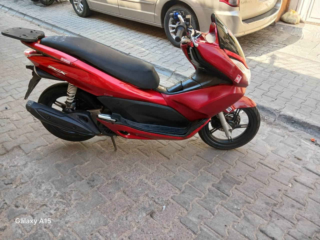 السلام عليكم وكاله وكاله ماشيه 26 الف  للبيع دراجه pcxجيل الثاني اصلي دراجة مال رمبه ماخذها رمبه الدراجه على ايدي حجم مكينه 150 
الاصلي دراجه جديده مال جناي
الاصلي دراجه كامله أستان كهربائي حساس ازدحام ٢ دراجه جديده الدراجه مكينه لوك برغي ممفتوح بيهه شلعا معدل خير من اللّٰه دراجه تكول جديده بمعنئ الكلمه واحلا من الصور دراجة مكينه مكفوله اي نقص مابيه
السعر مليون و200وبيهه مجال بصيط 
اي استفسار *********** مكان بغداد الكرخ بغداد, العراق
