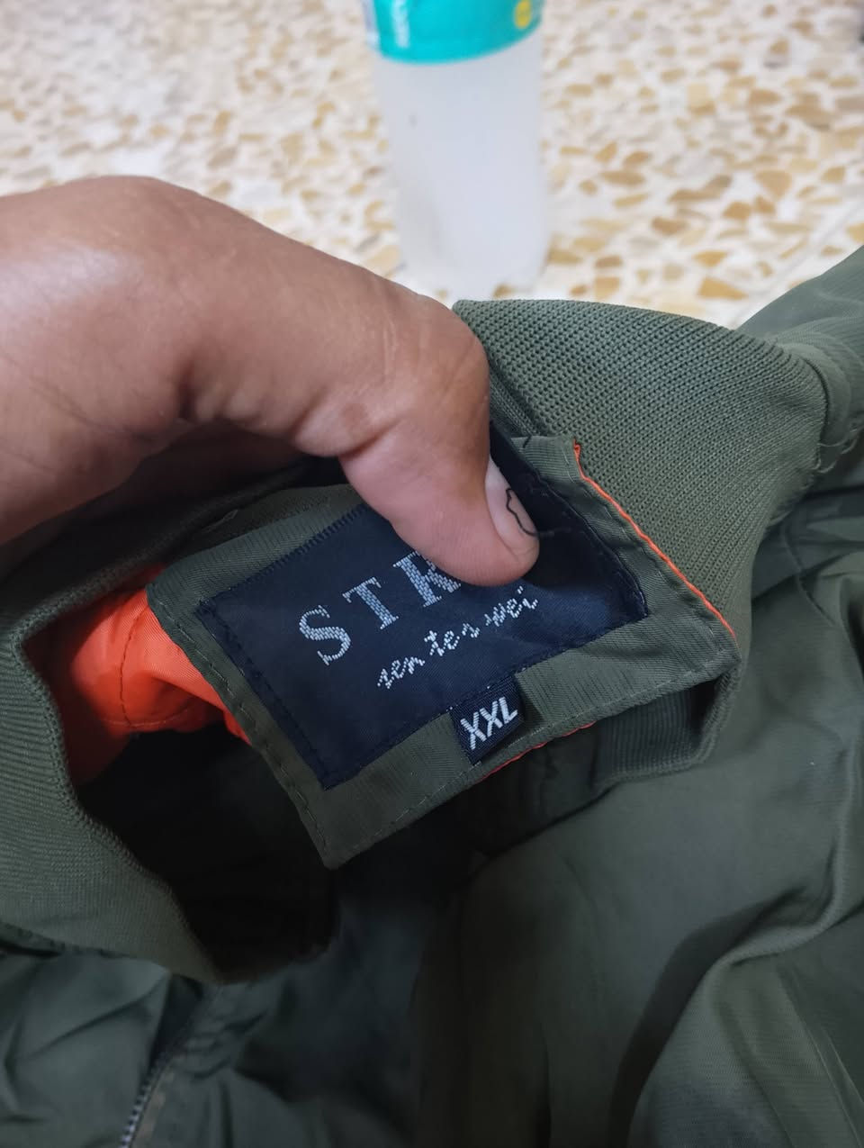 قماصل طيارين السوده امريكي شرط تلبس من وزن 80 إلى 100 كيلو مكان موصل الوحده ب25
***********

