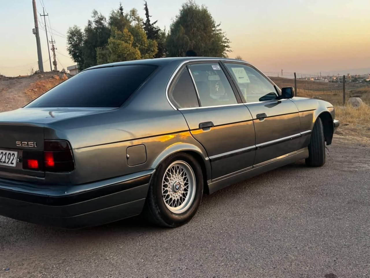 سەرەتا بەناوی خوای گەورە
فرۆشتنی خێرا
بیئێم 525 گێر عادی 
مۆدیل1990
رەقەم سلێمانی 
سەنەوی بەناو کردن هەموی بەشەر
2 گەلا خەرامەی تیایە دوای معامەلە ئەیگەڕێنمەوە 
دوجام کارەبا 
لایت ئەلقە 
کامل ناوی جلدە
چوار تایە و ویل حەسیری جوانی لە ژێرە
گێر و مەکینە و ئەکسل بە شەرت 

دەعمێکی بچوکی پێشی هەیە
سبوخ عامە
 سعری 39 گەلاو معامەلەیە کەم 
***********
