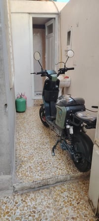 R8 2025 • نضيف • شخوط خفيفة