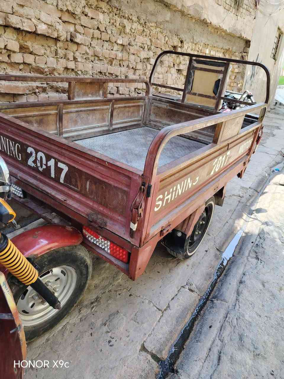 ستوته للبيع ١٧ أوراق  محرك جديد مكفوله جاهزه مكان سذه الهنديه ***********

نص مكتوب في الصور:
- HONOR X9c