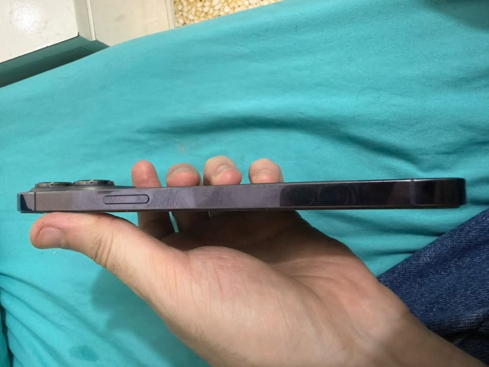 متاح ايفون للبيع
14 برو ماكس
بطاريه:80 
داكره:256
دبل سيم 
ومثل ماموضح بلصوره ضهر مكسور بس وماملعوب بي ابد ومامفتوح راسلني او خابرني ع هدا رقم
***********

نص مكتوب في الصور:
- 5:42
- حول
- الاسم
- إصدار iOS
- اسم الطراز
- رقم الطراز
- الرقم التسلسلي
- انتهت صلاحية التغطية
- الأغاني
- الفيديوهات
- الصور
- التطبيقات
- السعة
- متوفرة
- عنوان WLAN
- 70:B3:06:B9:5A:28
- 175.15 غ.ب.
- 256 غ.ب.
- 22
- 446
- 69
- 0
- J9V34YWCKF
- MQ8A3CH/A
- iPhone 14 Pro Max
- 26.6
- < iPhone
- >
- حالة البطارية والشحن
- كما هو الحال مع البطاريات القابلة لإعادة الشحن، بطارية الهاتف قابلة للاستهلاك وتصبح أقل فاعلية مع الوقت. معرفة المزيد...
- الحد الأقصى للقدرة
- هذا قياس لقدرة البطارية مقارنة بقدرتها عندما كانت جديدة. قد تتسبب القدرة المنخفضة بتقليل ساعات الاستخدام بين عملية الشحن والأخرى.
- 80%
- أقصى قدرة للأداء
- ستساعد الأنظمة المضمنة في النظام والمكونات في تخفيف آثار الأداء التي قد تلاحظها أثناء التقدم الكيميائي في عمر بطارية iPhone.
- شحن البطارية المحسن
- للحد من استنزاف عمر البطارية، يتعلم الـ iPhone من عادات الشحن اليومية، بحيث ينتظر ولا يتجاوز 80% حتى يحين موعد حاجتك إلى استخدامه.