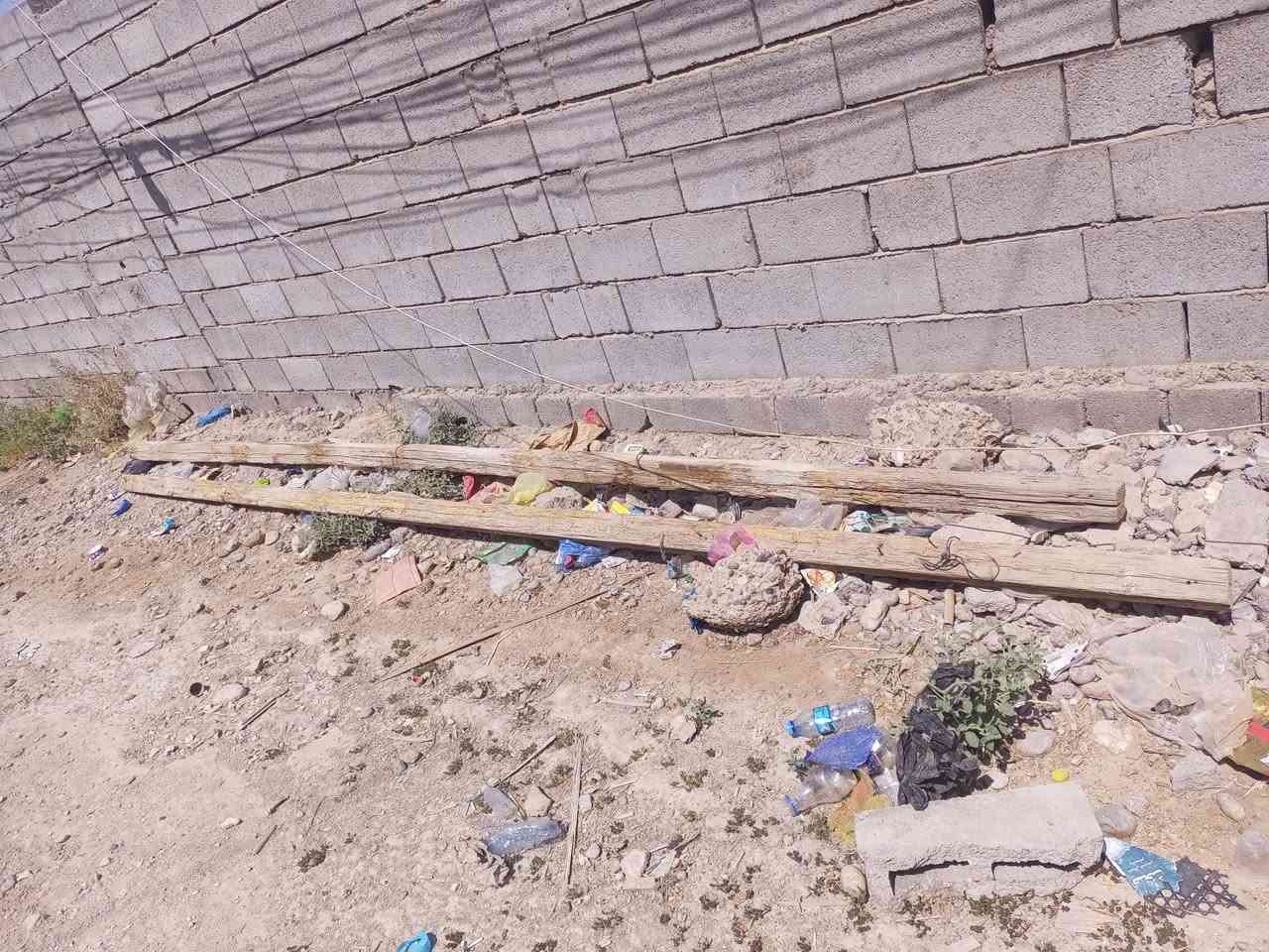 مغسلا جديده بعدها معه الخلاط 30
باب حوش سعره 50 بدون منبل

هوائيات الوحده 10

شبابيك عدد5 الواحد ع 30شبابيك قويه وقياسهن جبير

جسور الواحد ع20 قياسه 5/250

بيع مال مستعجل عنوانهن حولي الزهور

***********
