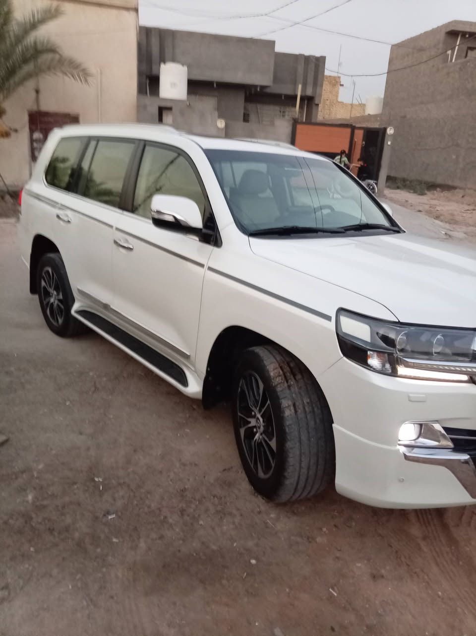موديل ١٨ ساز أصلي ام الناطق
بيه ربع بنيد صبغ  بدون دواخل والباب الخلفي بي بارد
محرك ٦ سلندر سعرها مناسب وترهم مراوس حسب القناعه سعرها ٤٢٠ وبيه مجال رقم بغداد*********** العنوان قرب جسر المسيب الجديد
