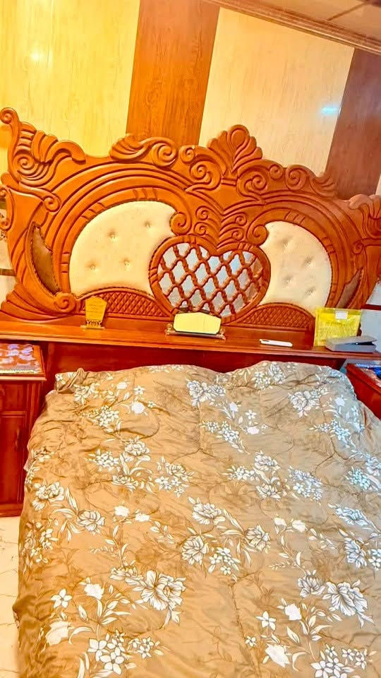 السلام عليكم غرفة نوم صاج كنتور ست ابواب مع ملحق السعر مليون ومئة نظيفة حيل للتواصل ***********
