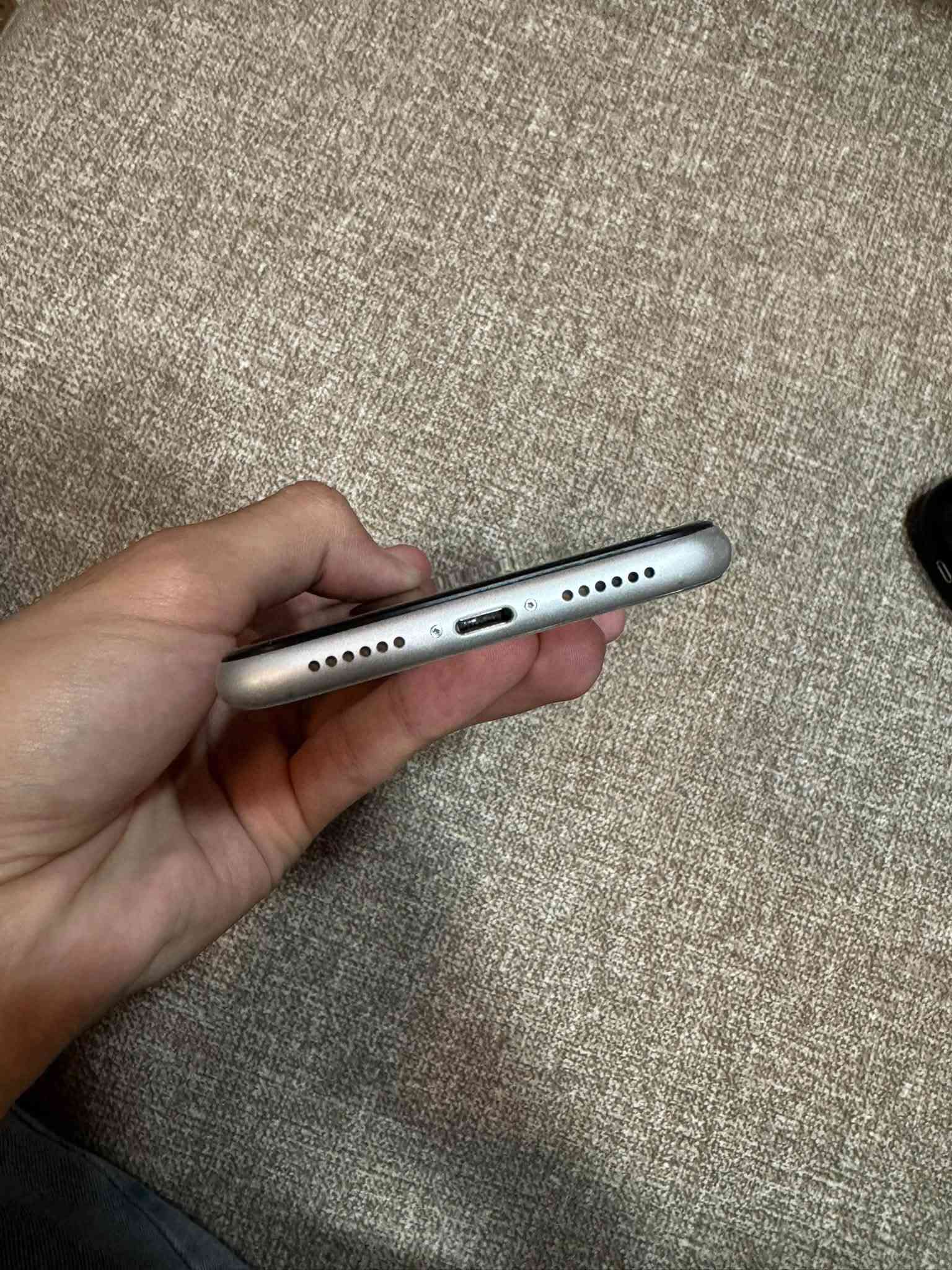 ايفون xr للبيع
بطارية 80
ذاكرة 128gb
جهاز نضيف مثل ما واضح بالصور
شاشة مبدلة اصلية
سعر 120 الف
مكاني موصل 
للاستفسار تواصل واتس اب على الرقم:
***********
***********

نص مكتوب في الصور:
- 8:00 82 Battery Battery Health & Charging Phone batteries, like all rechargeable batteries, are consumable components that become less effective as they age. Learn more... 80% Maximum Capacity This is a measure of battery capacity relative to when it was new. Lower capacity may result in fewer hours of usage between charges. Peak Performance Capability Your battery is currently supporting normal peak performance. Optimized Battery Charging To reduce battery aging, iPhone learns from your daily charging routine so it can wait to finish charging past 80% until you need to use it. Optimized Battery Charging is off until 6:00 AM.
- 8:01 82 < Back iPhone Storage 23.23 GB of 128 GB used iPhone 104.77 GB Applications iOS System Data RECOMMENDATIONS Enable iCloud Photos Automatically upload and safely store all your photos and videos in iCloud so you can browse, search, and share from any of your devices. Enable Offload Unused Apps Automatically offload unused apps when you're low on storage. Your documents & data will be saved. Size < TikTok Last used: 21/03/2026 1.32 GB > Gmail Last used: 17/03/2026 700 MB > Instagram Last used: 21/03/2026 524.7 MB >