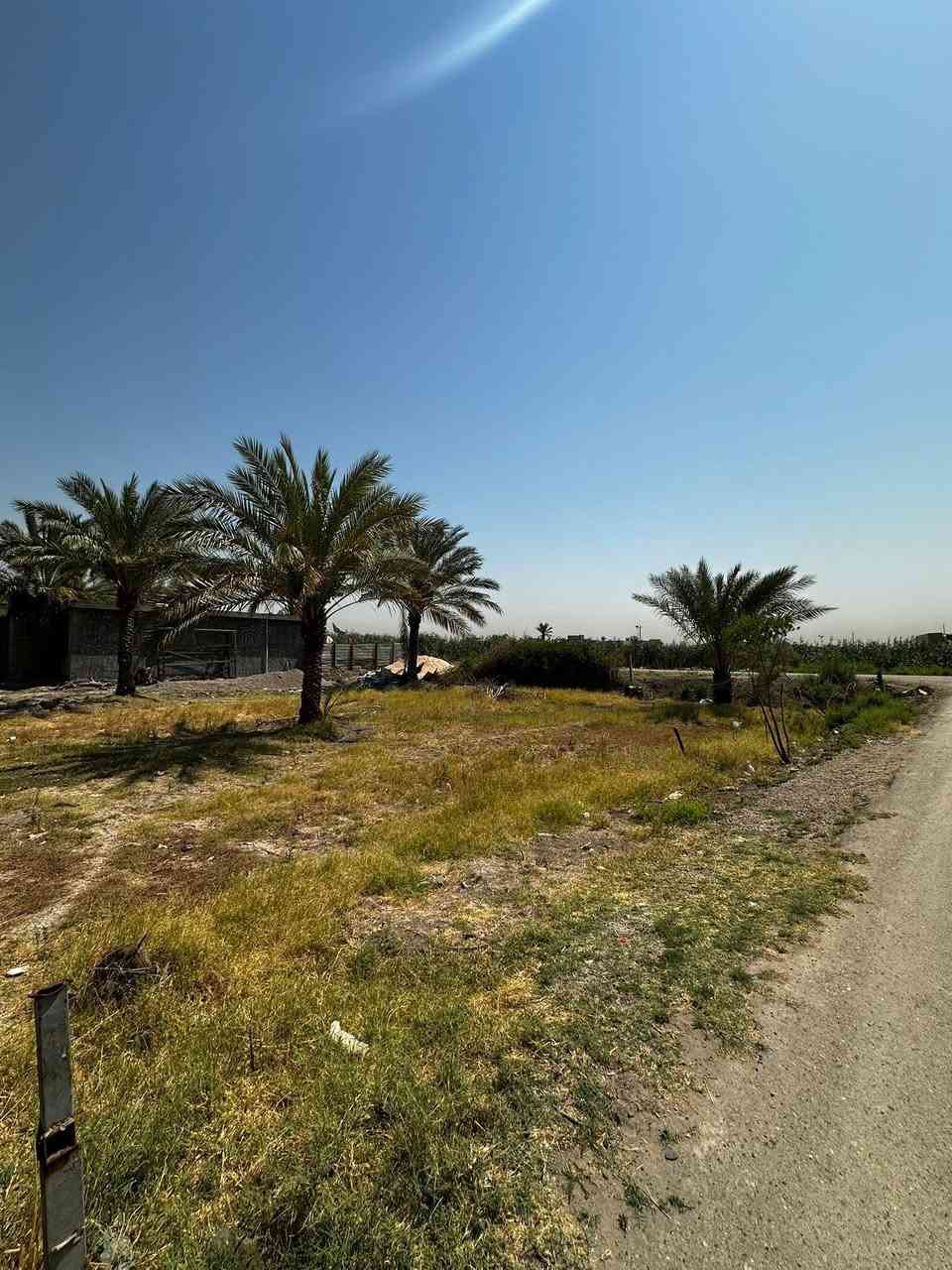 قطعه ارض زرعي ركن 
المساحه 550 متر 
الوجهة 22 متر 
النزال25 متر 
السويب بعدسيطره  معمل الثلج اول نزله على جه اليمين. تبعد عن الشارع العام ٤٠٠ متر. 
*********** وتساب
