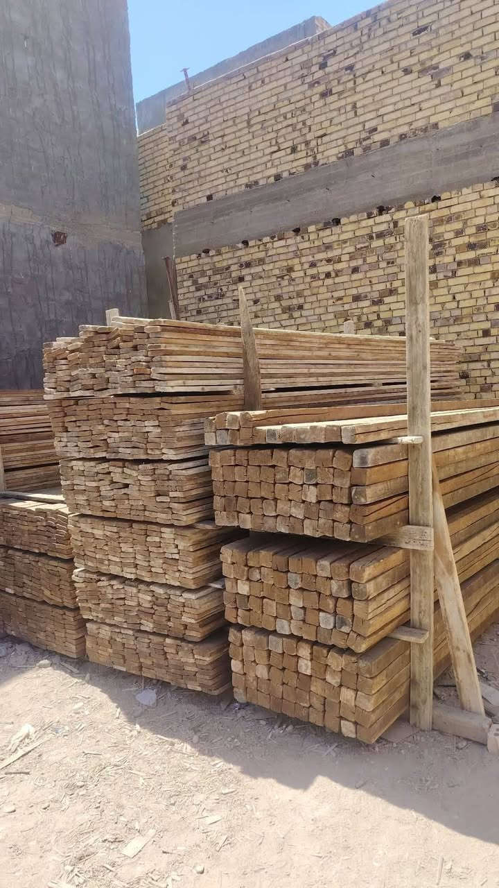 للبيع
 لوح روسي نظيف  طول 4 متر عدد 6 مكاعب
+ سير طول 4 متر عدد 4 مكاعب
عنوان الحلة المركز
اتصال هاتف ***********
