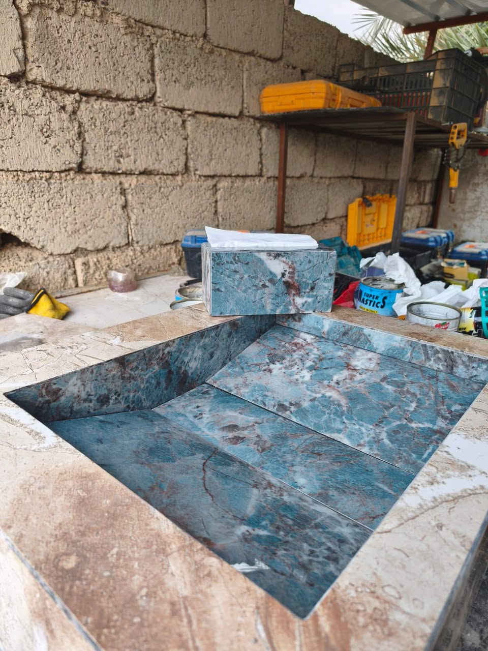 مغاسل بورسلين • حسب الطلب • رفوف حمام