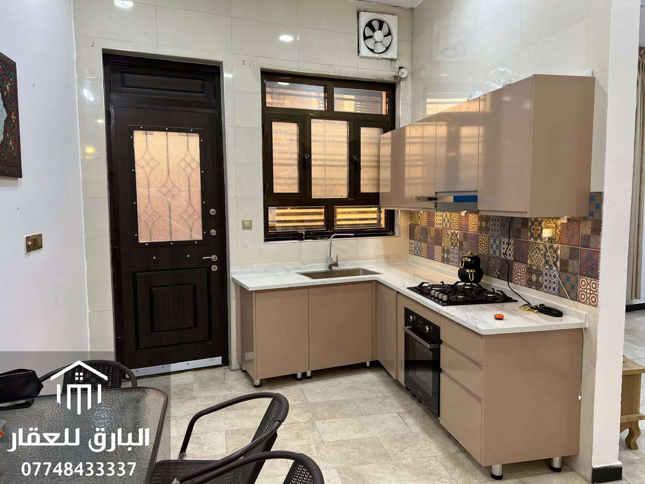 🔱 دار مميز ( ركن ) للإيجار 🔱

الموقع📍 : الكرادة خارج - قرب حلويات الزيتون

📏 المساحة : 90 م

📏 المواجهة : 8 م
                               
⭕ المحتويات :

 مكون من طابقين ونصف : 

( الدار بنظام المدخلين )

⭕الطابق الأرضي : 
🔺 كبيرة 
🔺مطبخ
🔺غرفة نوم 
🔺حمام مشترك داخلي  
🔺حمام ضيوف خارجي 
🔺كراج صغير 

⭕الطابق الاول : 
🔺غرف نوم كبيره + ( شرفة ) على طول الغرفة 
🔺غرف نوم وسط
🔺حمام مشترك 

⭕ الطابق الثاني :
🔺بيتونة 
🔺سطح 

⭕ مميزات العقار :
🛑 المطبخ يحتوي على كاونتر كامل
🛑مجهز سبالت بالكامل 
🛑 حمام ضيوف خارجي 

⭕ ( الدفع بمقدمة لا تقل عن سنة )

🔶 ( للعوائل - الشركات - المغتربين ) 
                            
⭕ الإيجار الشهري : عند الإتصال او حضورياً 📞

***********
 
يوجد لدينا واتساب 📞

🟩 نستقبل جميع العروض و الطلبات العقارية 🟩

عنوان المكتب 📍: بغداد - الكرادة داخل - قرب مطعم الصبايا - فرع مدرسة لبنان

ملاحظة : موقع المكتب مثبّت على تطبيقات الخرائط ( Google maps , Waze )

#البارق_للعقار بغداد, العراق

