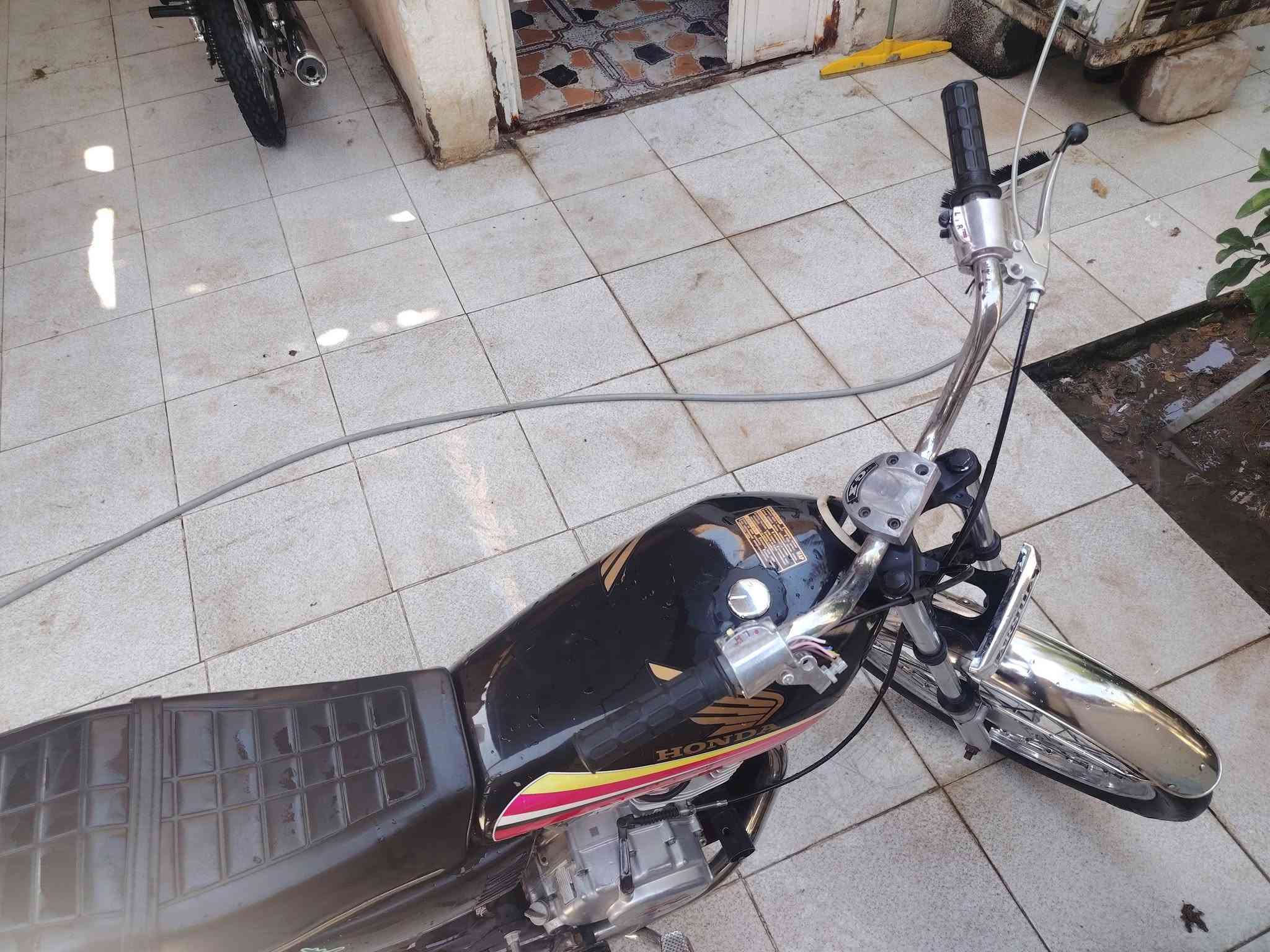 سلام عليكم نجيكم بجديد دراجه نضيفه كلش ونضف من صوره كامله من كلشي وغراضها كلهن اصلي وجدد محرك كارتون يشلع شلع ترايك منا لمكسيك   نامه شلامجه   ٢١ مبدل بيهه بس ولفات   السعر 475 وبيها لحلوين مجال حك جيه  مكاني حي صناعي ناصريه رقمي  للاستفسار اتصل هاذه رقمي***********مارد عتاليق شراي انتصل واتساب او عهاتف
