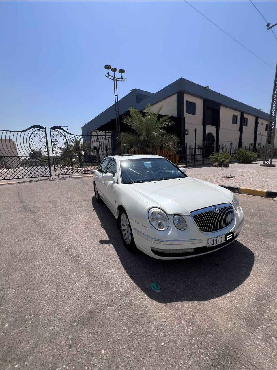 🚘 للبيع كيا أوبيروس Kia Opirus
▫️ الموديل: 2009
▫️ المحرك: V6 سعة 3.8
▫️ اللون: أبيض
▫️ السيارة نظيفة ومرتبة
▫️ مكيف وتبريد ممتاز
▫️ داخلية مرتبة
▫️ جنوط أصلية
▫️ استخدام شخصي
▫️ السيارة جاهزة للفحص** 
▫️منضومه سماعات بيه +شاشه 
▫️مري الجانت تحكم مع البك
▫️حساسات امامي و خلفي 
▫️كشنات جلد +كهربائي
▫️كامره خلفيه 
▫️بردات بلادي بيه
▫️السياره رقم بغداد دولي اب اسمي 
▫️فتحه
▫️بصمه
▫️السياره مكفوله كفاله عده شبر صبغ بل جاملغ الخلفي 

▫️السياره جاهزه معايزه شي ترايك وين ميعجبك سياره احلا من الصوره تجي وتشوف بعينك 

💰 السعر: 110 وبيه مجال
📍 الموقع: النجف
📞 للاستفسار والتواصل: [***********_***********
