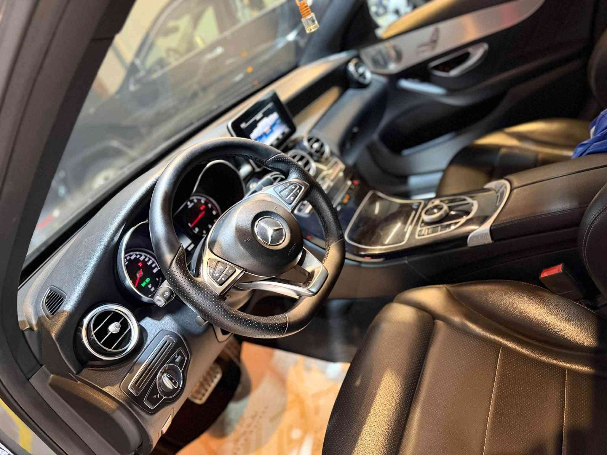 مرسيدس C300 • ٢٠١٨ • بدون ايرباك