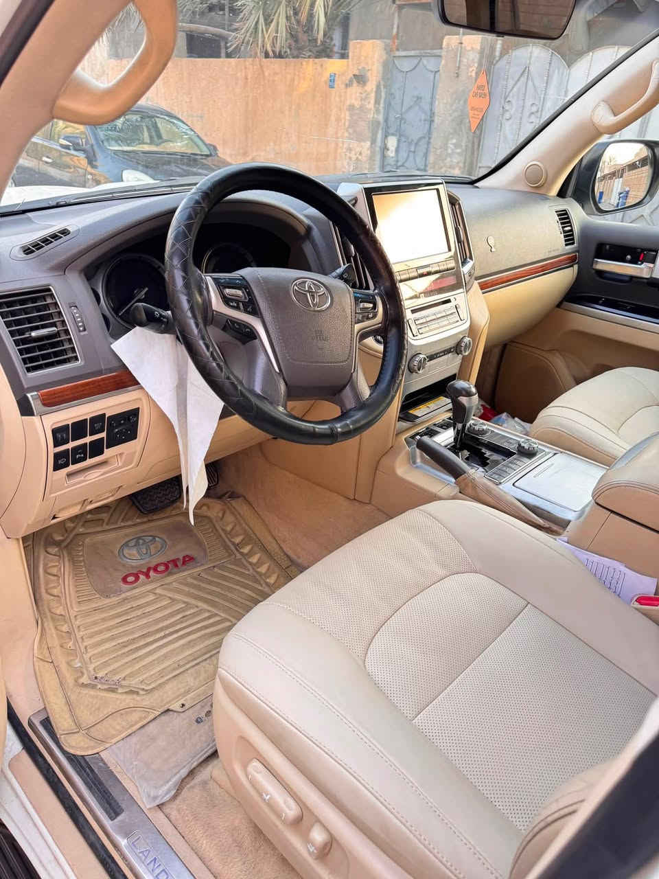 للبيع لاندكروز ٢٠١٦ VXR V8 5.7 السيارة كشنات امامية تبريد ذاكرة حفظ مقعد السائق شاشه خلفيه مع سماعات رأس عدد اثنين نظام صوتي JBL ١٤ سماعة ايرباكات المقاعد وتكم السيارة صندوق كهرباء نظام زحف والتفاف السيارة ماخذها صفر مكفولة كفالة عامة رقم اربيل بأسمي السعر ٤٦٠ وبيها مجال.
***********
