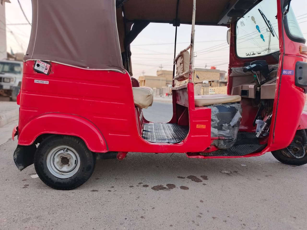 سلام عليكم تكتك موديل 18 بشهر 12 رقم واسط الوحات نكليزي لا ضربه وله معجون محرك 20 العنوان كوت حي جهاد مركز مدينه رقم الهاتف ***********
