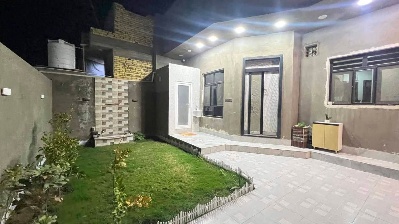بيت للبيع في حي الثقافي المنطقة خلف مطعم حياوي 2   منطقة البو صالح وتكدر تجي من شارع المسبح الأولمبي نزلة السكة 
المساحة 200 متر مربع  طابو عثماني البيت كونكريت مسلح بناء حديث درجة أولى 
البيت يتكون من الطابق الأرضي غرفتين نوم مع صالة واسعة واستقبال ومطبخ وحمامات كما موضح بالصور 
الطابق الثاني يحتوي على صالة واسعه بطول 10 متر 
كل هذا وبسعر جدا مناسب 130مليون وبي مجال 

***********
