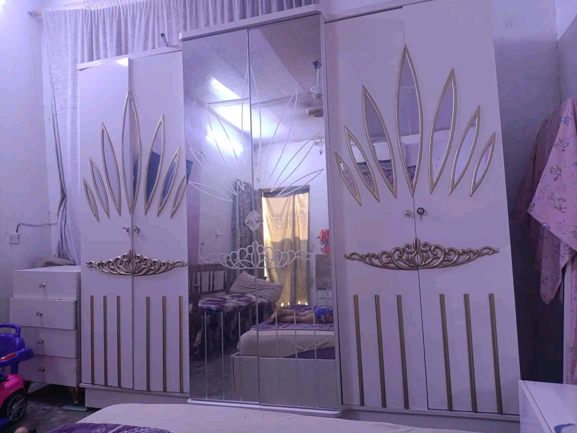 غرفه اخشاب • ٩قطع • نضافه ٩٠٪