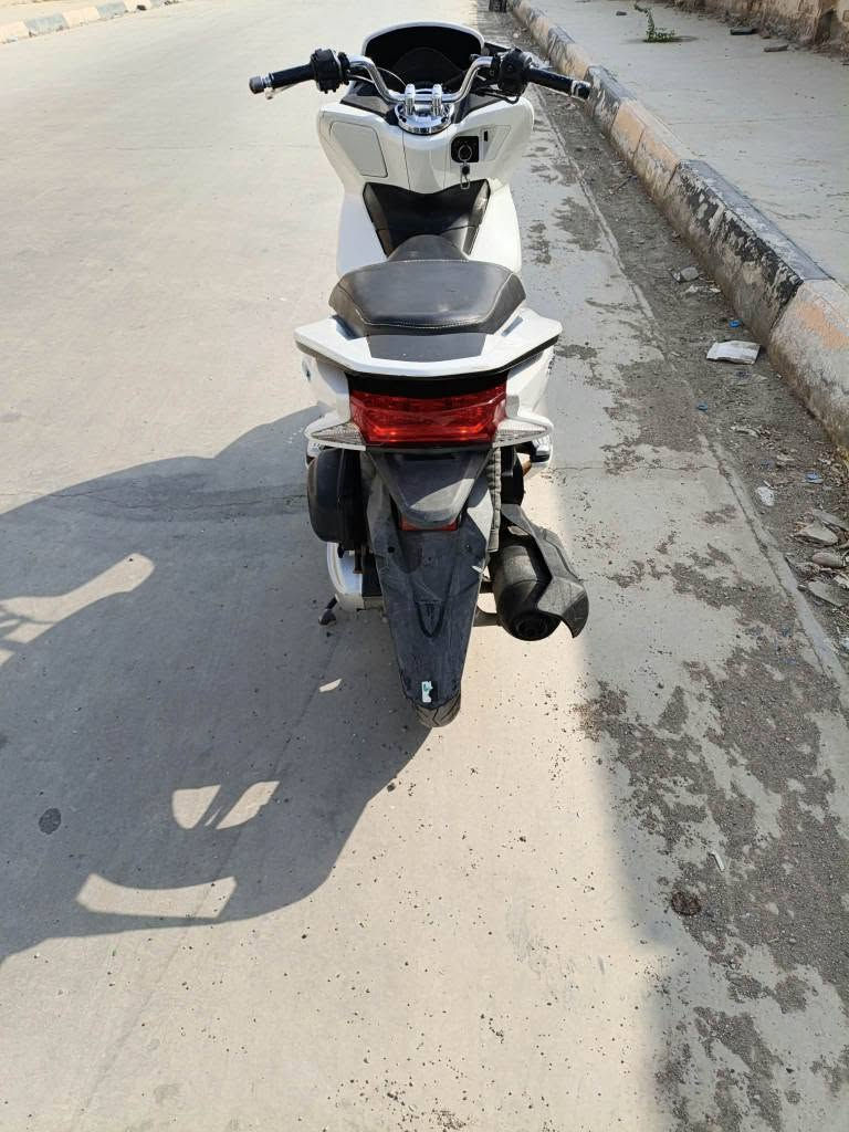 PCX • الجيل الثاني • مجال للشراي