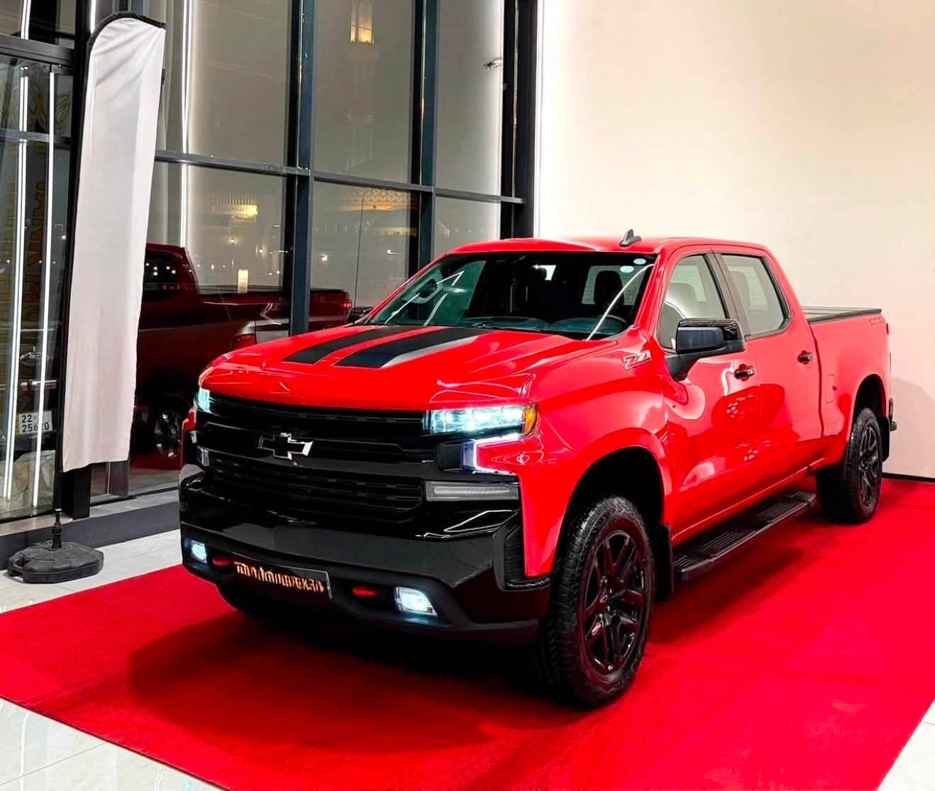 شوفرليت سلفرادو 
Chevrolet Silverado 
لون مميز احمر طماطة 
موديل 2022
فئة Z71 trail boss
محرك توربو 2700🚀
فور ويل 4X4
لايت و بكلايت ليد
رادار
شاشة و كاميرا
كشن كهربائي
ويالة 20 انج
ماشي 40 الف ميل
سيارة كلش نظيفة و جاهز ما بيه اي نواقص كلشي بشرط كير و محرك و كهربائي 
بيه صبغ جاملغ امامي سايق و جاملغ خلفي عكس سايق بدون ضرر داخلي 
ايرباك بس بردة طاك و راجعين سيستم
سيارة مرقم اربيل و جاهز تحويل ثاني يوم
سعرها 245$
العنوان /بغداد 
للأستفسار ***********
