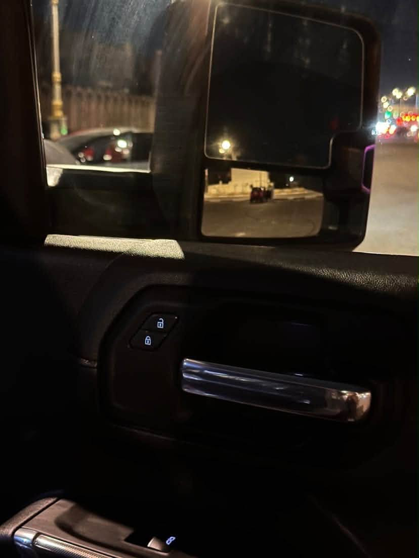 📣 للبيع: جمسي سييرا 2022 AT4 2500HD (الحجم الثقيل - ديزل) 🦍
• الموديل: 2022
• الفئة: AT4 (الإصدار الرياضي الفاخر للمهمات الشاقة والطرق الوعرة)
• حالة السيارة: كلين تايتل (Clean Title) - تقرير فحص نظيف بالكامل.
⚙️ القوة والأداء (المحرك الخارق):
• المحرك: Duramax Turbo-Diesel سعة 6.6 لتر V8 غني عن التعريف.
• القوة: 445 حصان مع عزم دوران خارق يصل إلى 910 رطل-قدم مخصص للسحب الثقيل.
• ناقل الحركة: Allison أوتوماتيكي من 10 سرعات لتوفير أعلى مستويات السلاسة وتحمل الأحمال الشاقة.
• نظام العادم: مجهز بنظام كبح المحرك (Engine Exhaust Brake) للمساعدة في المنحدرات أثناء القطر.

***********
