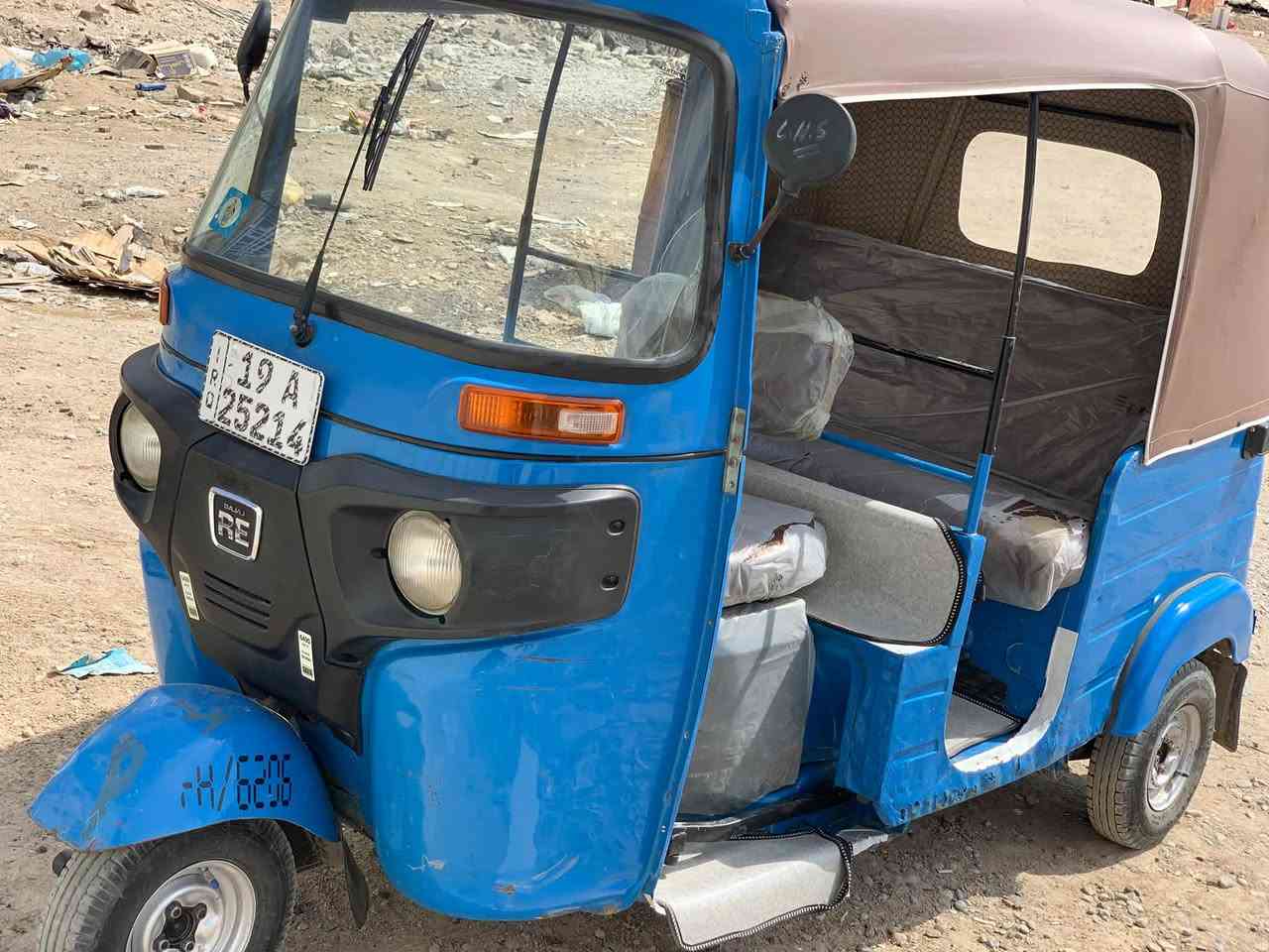السلام عليكم
تكتك باجاج موديل 20 رقم كربلاء انكليزي بأسمي مداور بغداد 
كفاله لا صبغ ولا معجوون  مكينه بالجيس  منظومة بريك جديدة 

التكتك كفاله عامه عدا الدوس واضح بالصورة 

السعر 7 ونص وبيها مجال قليل 
مكانها بغداد - البياع 
***********
