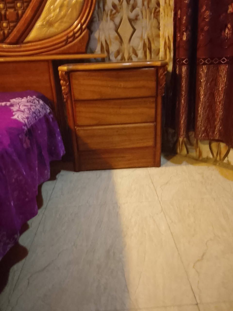 سلام عليكم اني غرفه اخشاب للبيع فقط نواعم غرفة نوم بدون كنتور تواصل عبر هذا الرقم *********** واتساب
