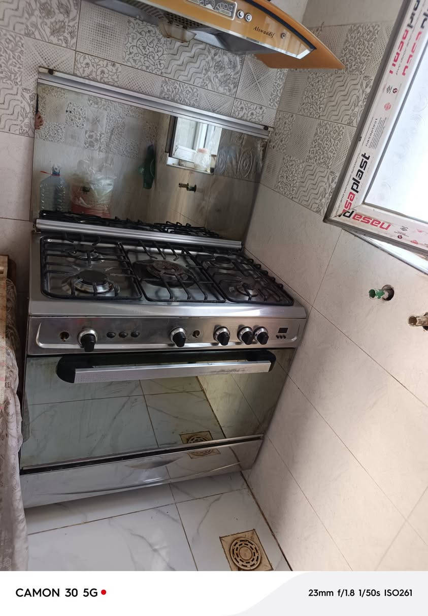 سلام عليكم للبيع غراض منزل كلمن وسعره مكان دور الزراعه تقاطع القدس ***********
