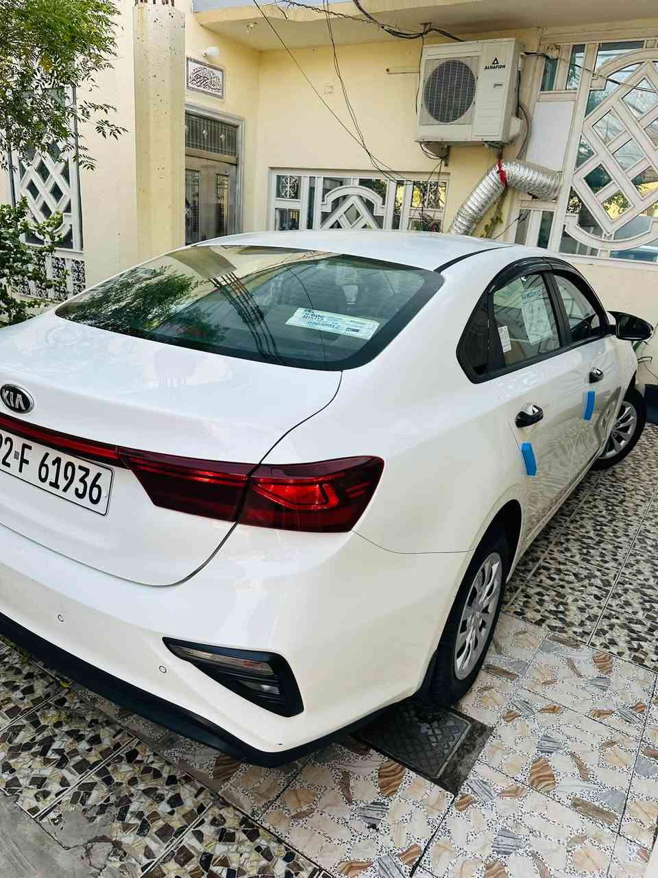 السلام عليكم . للبيع فقط ‼️ سيراتو موديل 2021
رقم اربيل الجديد تريد تحويل او وكاله ✅✅
السياره مكفوله وسونار موجود مع الصور  السياره مدوشمه ارضيه جلد وكشنات ايضاً محرك وكير وتخم تاير وصدر مكفولات السياره بدون اي نقص كلش جديده 
مكان السياره واسط الزبيديه 📍📍
السعر 144 💵 وبيها مجال بسيط للشراي
للستفسار اكثر الاتصال  📞
***********
