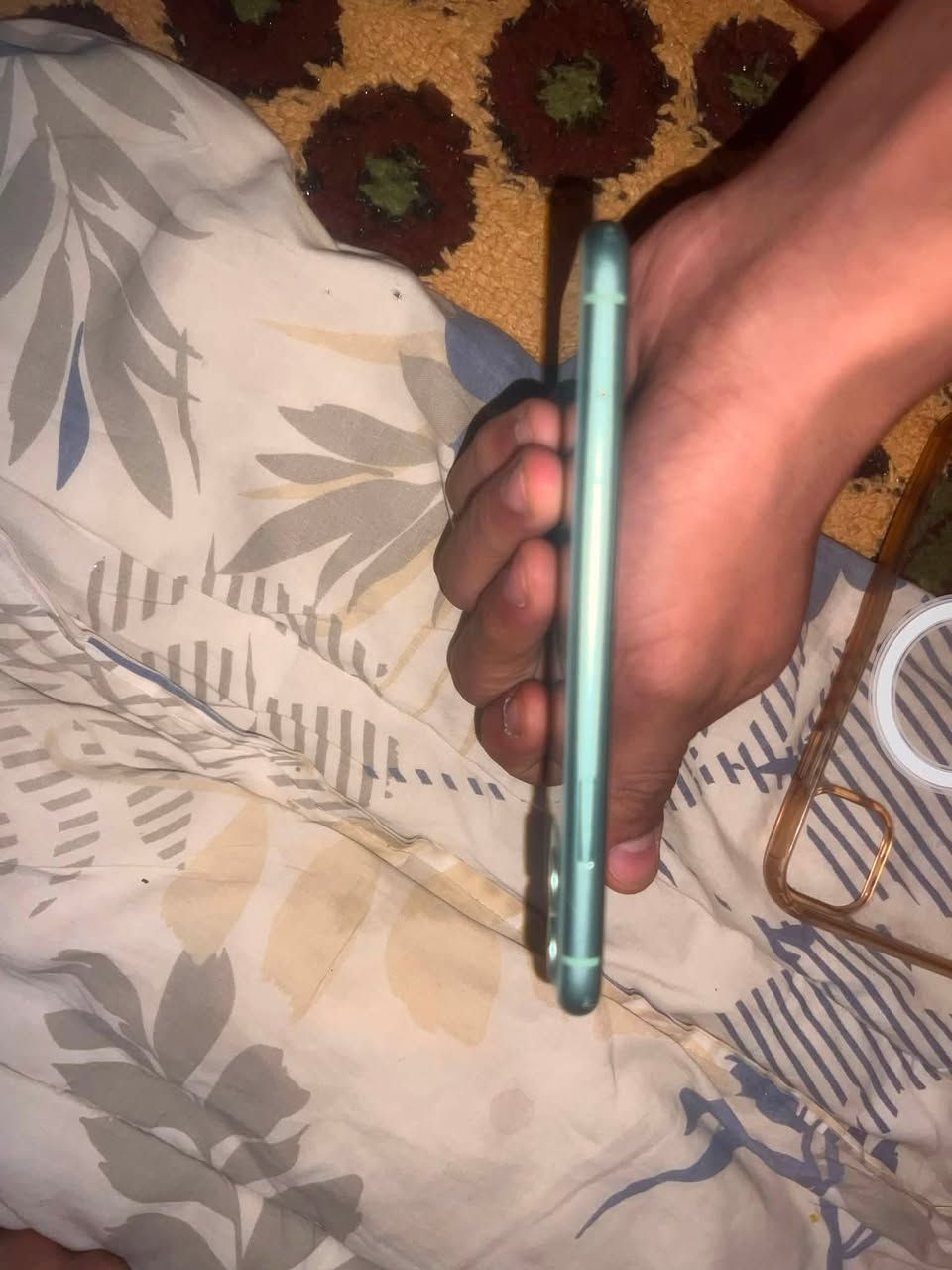 سلام عليكم ايفون ١١عادي  برغي مامفتوح بي شرق اوسط تلفون زلغ مابي جديد كارتونه ول وصل موجود مال الشراء تلفون كلش حلو سعره ب٢٥٠قفل ***********
