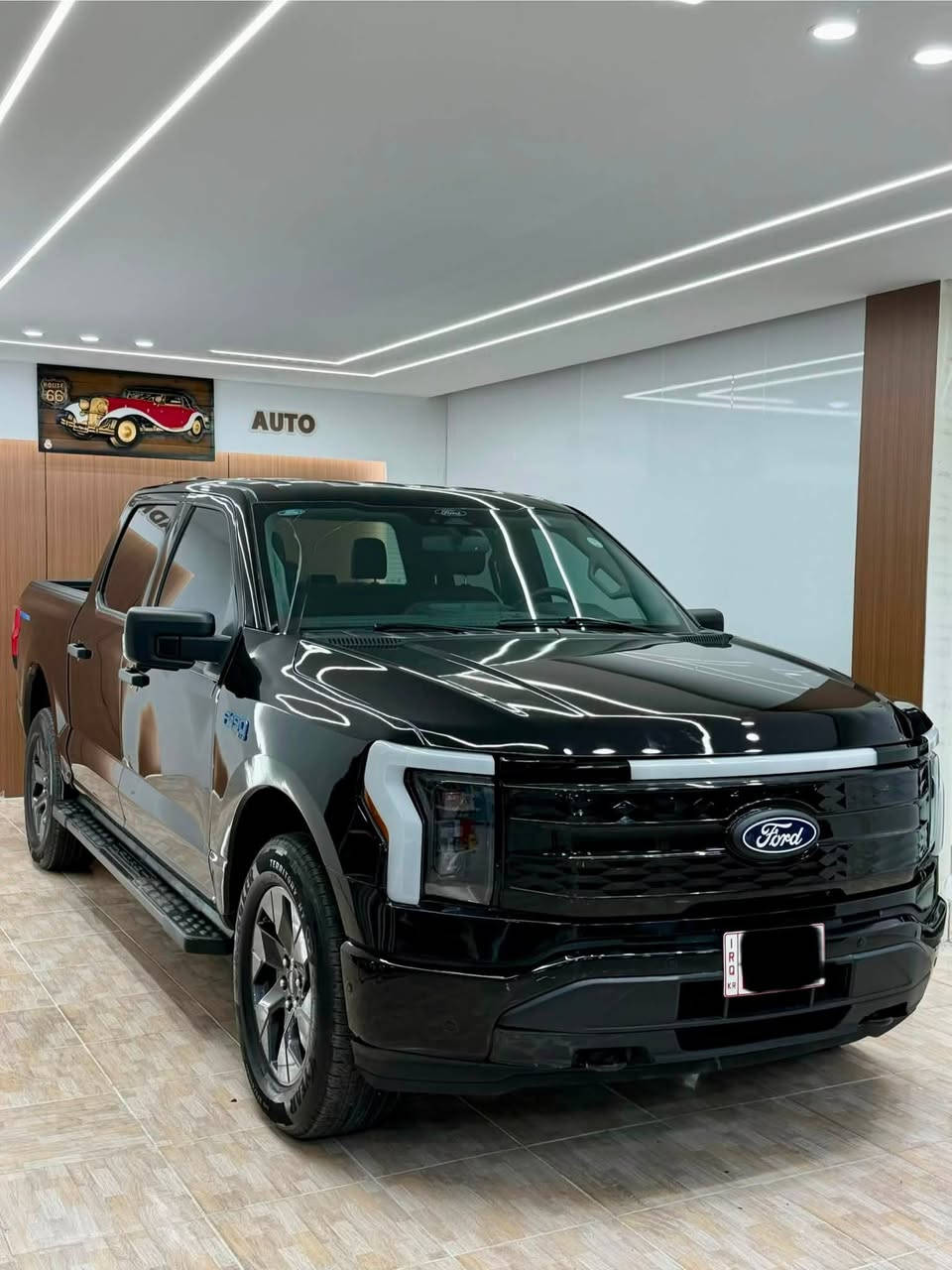 فۆرد F-150 مۆدێل 2024 Lightning
فول كارەبایی 

455 هۆرس پاوەر

🔹دبل ماتور

🔹455 هۆرس پاوە

🔹ماوەی رۆشتوو : 7 هەزار .

مواسەفات سەیارە /

🔸دەرگا گەورە بۆدی کورت 

🔸شاشە گەورە 12 ئینج .

🔸گێچ کامل ئەلکترۆنی .

🔸گێر ئۆتۆماتيك 10 نمرە .

🔸کامێرا و رادار 360 پلە . 

🔸 رادار و خەتی جادە .

🔸6 مۆدی لێخورین . 

🔸نیزامی Apple CarPlay & Android Auto

🔸لایت LED . 

🔸فوول Auto ، LED لەگەل سورانی تایەکان  .

🔸کامێرا و حەساسی دواوە . 

🔸فۆر ویل ( 4*4) . 

🔸ئاوێنە رادار و دژە فوول .

▫️زۆر مواسەفاتی تر .. 

🔷 چوار تایەی تازەی لۆک . 

🔷بێ مەسرەف هەموو شتێک بەشەرت . 

🔷رەقەم کاتی کوردستان . 

🔹نمونە لە جوانی بێ قەپ و قۆپ . 

تەنها بۆنیتی بۆیاغە لەگەل كەمێك چاملغ

بێ ناو گرتن بەشەرت

نرخی : 318 $ . 

ناونیشان / کۆیە 

ژمارە موبایل و واتساپ و فایبەر :***********

ـــــــــــــــــــــــــــــــــــــــــــــــــــــــــ

فورد F-150 لايتنينغ - موديل 2024

 كهربائي بالكامل

 قوة 455 حصان

 المسافة المقطوعة: 7,000 كم

المواصفات:

 مقصورة واسعة (باب كبیر بودی قصیر)

 شاشة كبيرة قياس 12 بوصة

 عدادات ئلیكترونی بالكامل 

 جير أوتوماتيك 10 سرعات

 كاميرات ونظام رادار 360 درجة

 نظام الحفاظ على المسار ونقطة العمياء

 6 وضعيات قيادة مختلفة

 نظام أبل كاربلاي (Apple CarPlay) وأندرويد أوتو (Android Auto)

 دفع رباعي (4x4) / (ديبل أكسل)

 أضواء أمامية LED بالكامل

 إضاءة أمامية أوتوماتيكية بالكامل LED مع خاصية الالتفاف مع الإطارات

 كاميرات وحساسات خلفية

 مرايا جانبية تحتوي على رادار ونظام مضاد للوهج

 مواصفات أخرى عديدة...

الإضافات والحالة:

 أربعة إطارات جديدة تماماً 

 بدون أي مصاريف أو أعطال، كل شيء شرط الفحص

 رقم تسجيل مؤقت (كردستان)

 بحالة الشركة

 السعر: 315$

 الموقع: كويسنجق (كۆیە).

للتواصل (هاتف، واتساب، فايبر):***********

(يُرجى إدراج رقم الهاتف هنا)
