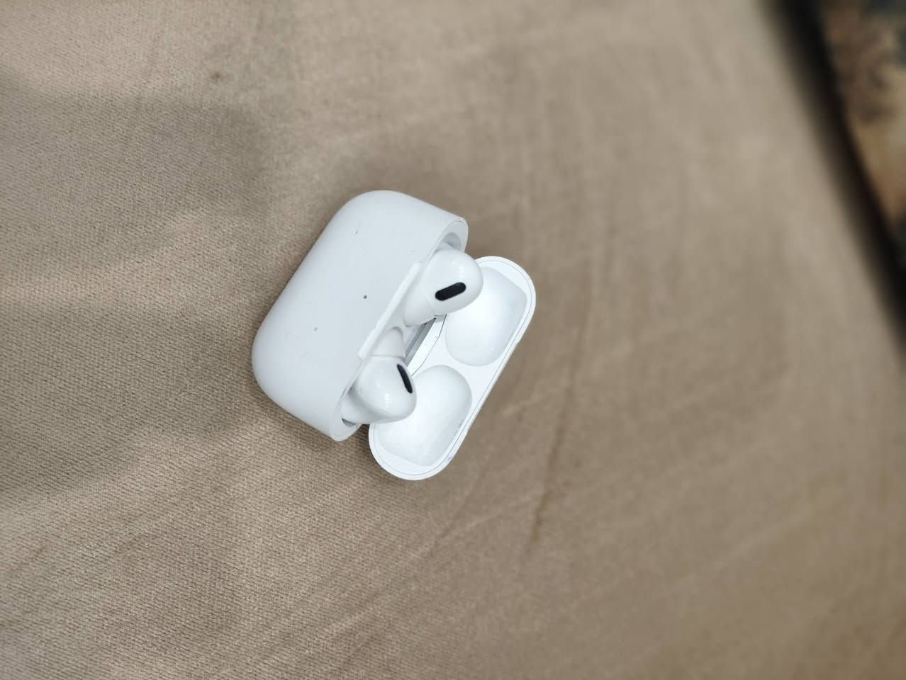 AirPods Pro الجيل الاول
السلام عليكم للبيع   اي ربود ابل كوبي درجةاولى بحالة جيدة خالي من الضرر 
شغال وعلى الفحص السعر 20الف مع التوصيل 
العنوان الديوانية لاستفسار الاتصال على الرقم ***********واتساب ✅
متوفر توصيل لجميع المحافظات 🚗🇮🇶
