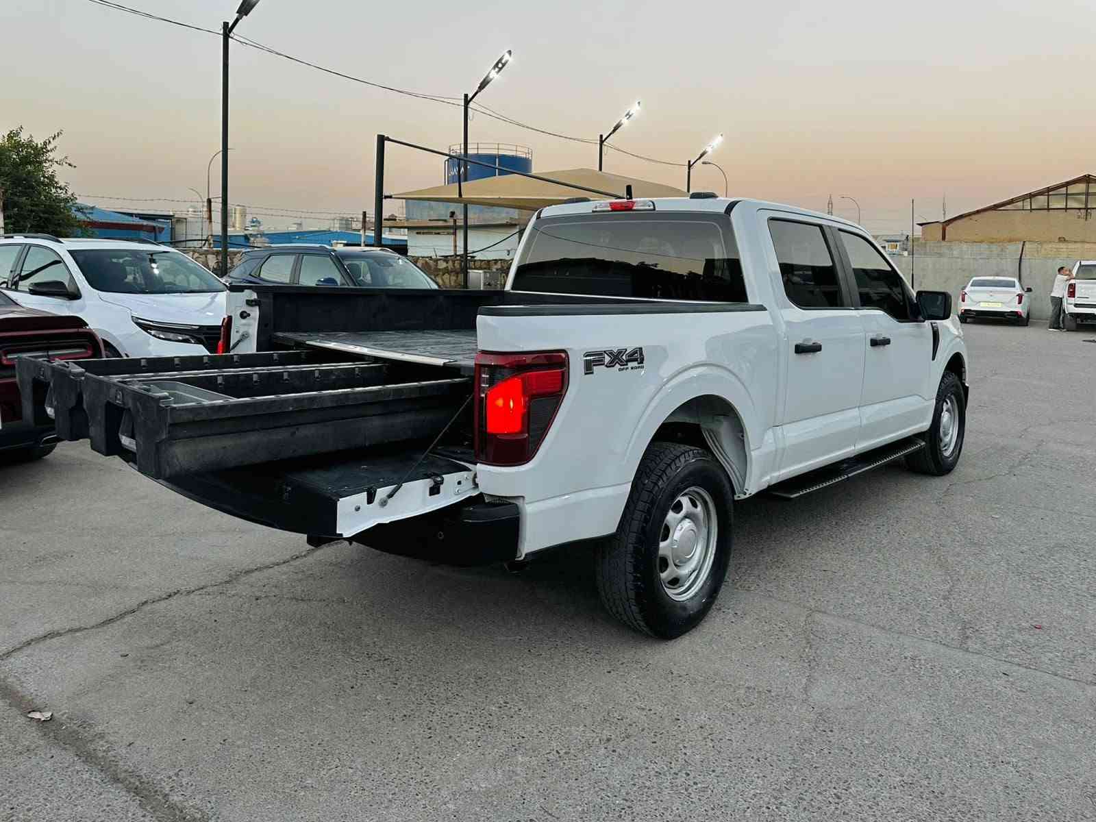 فؤرد 2024 FORD F-150 XL مواصفات XL شاشه ئايپادي گه وره گيچ ئه ليكتروني رادار پيش و پشت خه تي جاده  ده بل ئه كسل  4X4 سياره كه پيش كپس بي ارباگ لايت ليد چوار حه دسه  كاميرا حه ساس 29  هه زار رويشتيه 8پستن AWD بس ربع درگاي پيش سبغ يك درگا بيلادي گير مكينه دبل اكسل راديته ر به رد هه موو به شه رت بيلادي سعر 279 هندك مجالي تيدايه.                     
رقم شانصي 1FTFW1L52RKE84437
                                                                                  رقم  واتساب ***********
*********** أربيل, العراق
