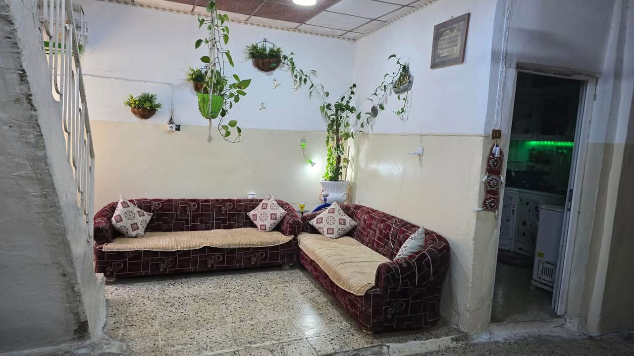 � دار للبيع في الموصل – الجانب الأيمن

📍 الموقع: الموصل – الجانب الأيمن – حي الإصلاح الزراعي، قرب دورة اليرموك

📐 المساحة: 300 م²
📏 الواقع: 340 م²

السعر: 145 مليون 

الدار طابقين 
4 غرف نوم
غرفتين كبار
غرفتين صغار
مطبخ حار ومطبخ بارد 
استقبال رجالي واستقبال نسائي

سند طابو ملك صرف

  ***********

