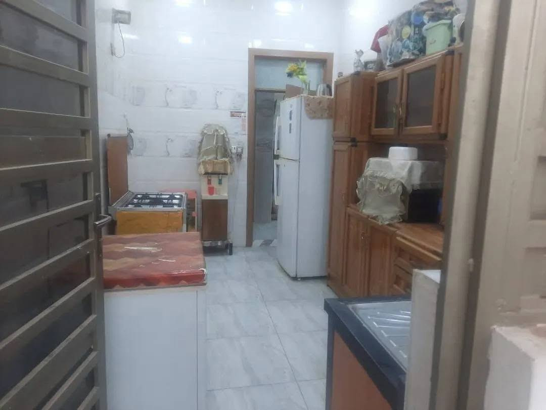 #🌹(سلام عليكم)🌹
مشتمل للبيع الفلوجة حي الشهداء الامين

 خلف جامع السلام وقرب المنتدى الثقافي ودائرة الكهرباء 

مساحة(125 متر) وجه 6.25 /نزال 20/م

شارع 10 على مدراس 

طابو صرف سند

 بناء طابوق سنة البناء (2024)
أرضية بورسلين 
سطح شتاكير 
تئسيس الكهرباء بوري ➕تئسيس السبالت نظام بوري

1️⃣الطابق الاول يحتوي على 
غرفة نوم وصالة ومطبخ واستقبال صحيات داخلية ومنور
صحيات خارجية و كراج

2️⃣الطابق الثاني يحتوي على  
               
غرفتين نوم وصالة وصحيات
       
💰 سعر 118مجال بسيط جدا 

للإستفسار الاتصال على الارقام
***********
*********** واتساب
