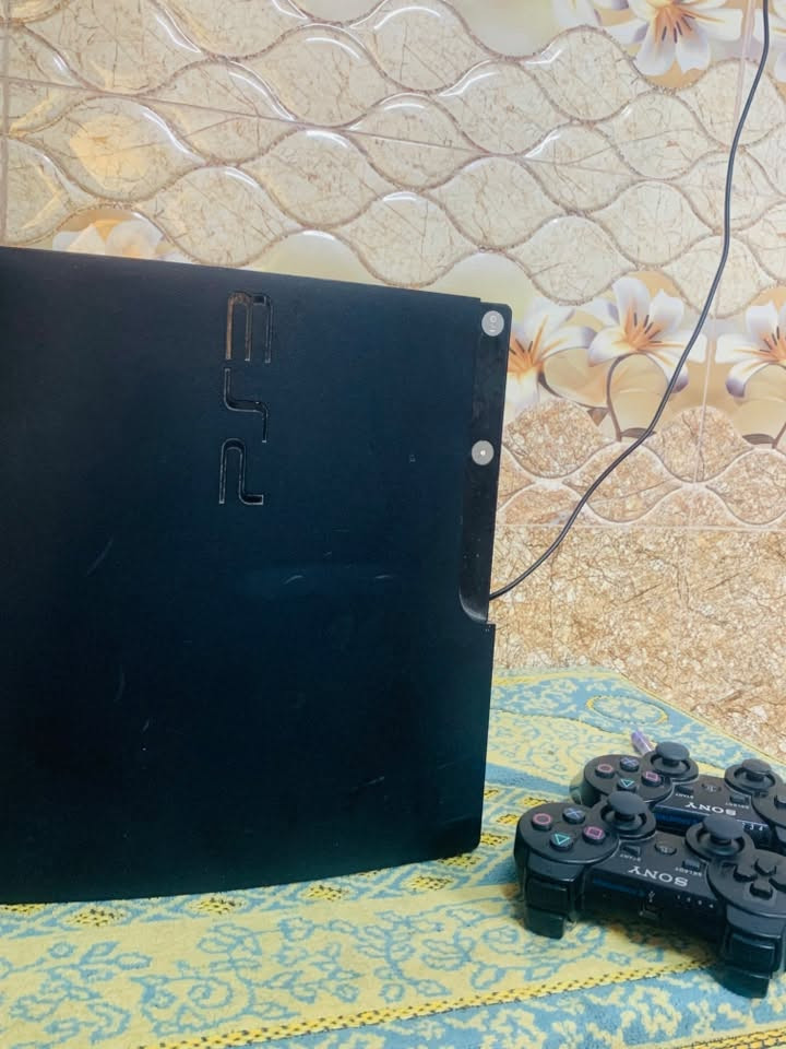 سوني 3

جهاز نظيف مال بيت

مع كامل ملحقاته يحتوي على 10 العاب

السعر 115 وبي مجال بسيط

مكاني موصل حي الكرامة للتواصل ***********

علق واني أجيك
