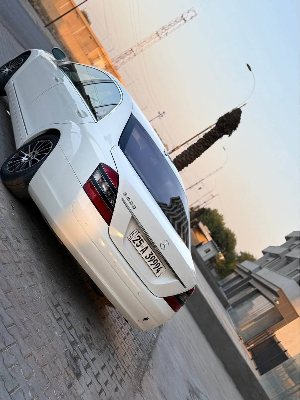 مارسيديس S-Class S500 Large 2006
مواصفات خليجي داخل عسلي 
محرك V8 مرغوب (بدون تيربو)
الممشى:  (حوالي 230 ألف كم)
المحرك والگير بحالة ممتازة، برغي غير مفتوح
 ولا توجد أي أعطال
بنيد صبغ مع تعديل بسيط بجاملغ خلف السايق 
بدون معجون أو تبديل دواخل
باقي السيارة مكفولة بالكامل حتى من البارد

🟪 السعر  :: 145

المواصفات:
نسخة Long (باب طويل)
بانوراما
ناظور ليلي
5 بردات
أبواب شفط
كشنات جلد
تدفئة وتبريد الكشنات
كشنات خزن (ميموري)
ستيرن خزن
ثلاجة أصلية
نظام 6 CD
كشنات خلفية كهربائية مع تدفئة
لايتات LED وزينون
صندوق كهربائي
شفتات ستيرن
دبلات هوائية
رادار أمامي وخلفي
نظام المحافظة على المسار
حساسات أمامية وخلفية
ومواصفات واحد على واحد غني عن التعريف 

رقم صاحب سيارة
 *********** كركوك, العراق
