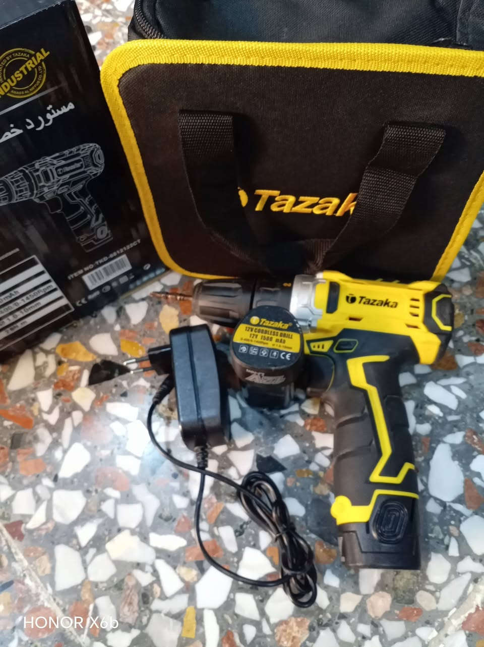 **للبيع دريل Tazaka 12V **

إذا تريد دريل مرتب، عملي وقوي للغل اليومي فهذا خيار مناسب إلك 

🔻 المواصفات:
 بطارية 12V – 1500mAh
 عزم قوي 28N.m
 سرعتين: 0–400 / 0–1450 RPM
 ظرف من 1 إلى 10mm
 دوران يمين ويسار
 تحكم بالسرعة
 مناسب للخشب والمعادن والبلاستيك

🔻 يجي كامل ويا:
الدريل
البطارية
 الشاحن
 حقيبة حمل Tazaka
 العلبة الأصلية

🔻الجهاز نظافته %90 واستخدام قليل على شحنه واحده وموجود مثل ما موضح بالصور.

🔻 **السعر: 35 الف وبي مجال **
📍 المكان: حي الرسالة مقابيل مركز الشرطة
📞 **للتواصل: *********** **

🔻 الجاد بالشراء يراسلني، والبيع للأسرع.
