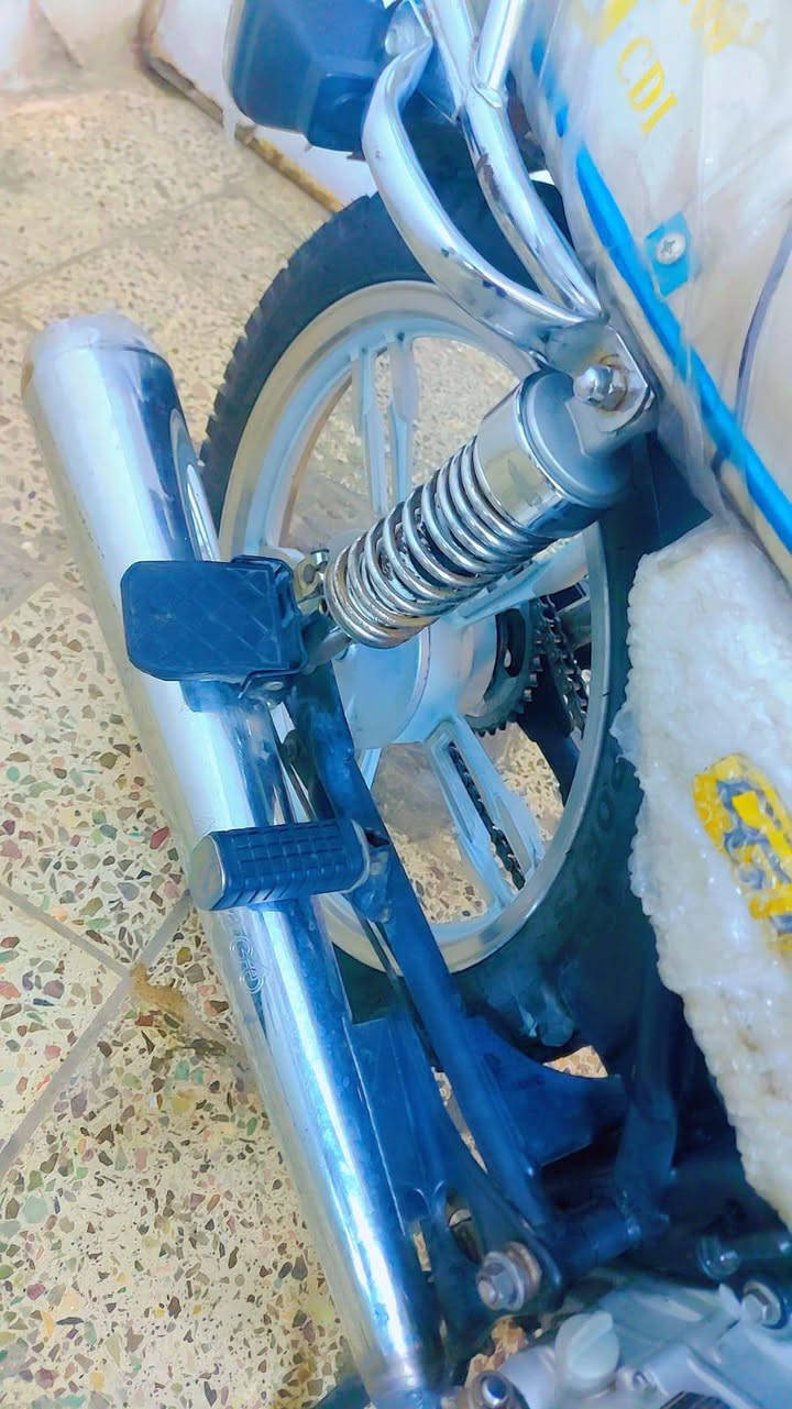 دراجة ايرانية للبيع شغاله شلعه معدل 5 گير شغاله سلف وهندر بيها نقوصات بسيطه وباتري گاعد تايرات نظاف مكينه بحاله ممتازة دراجة حلوة مال شغل المكان الشعلة سعرها 650 الف بيها مجال رقمي واتساب ***********
