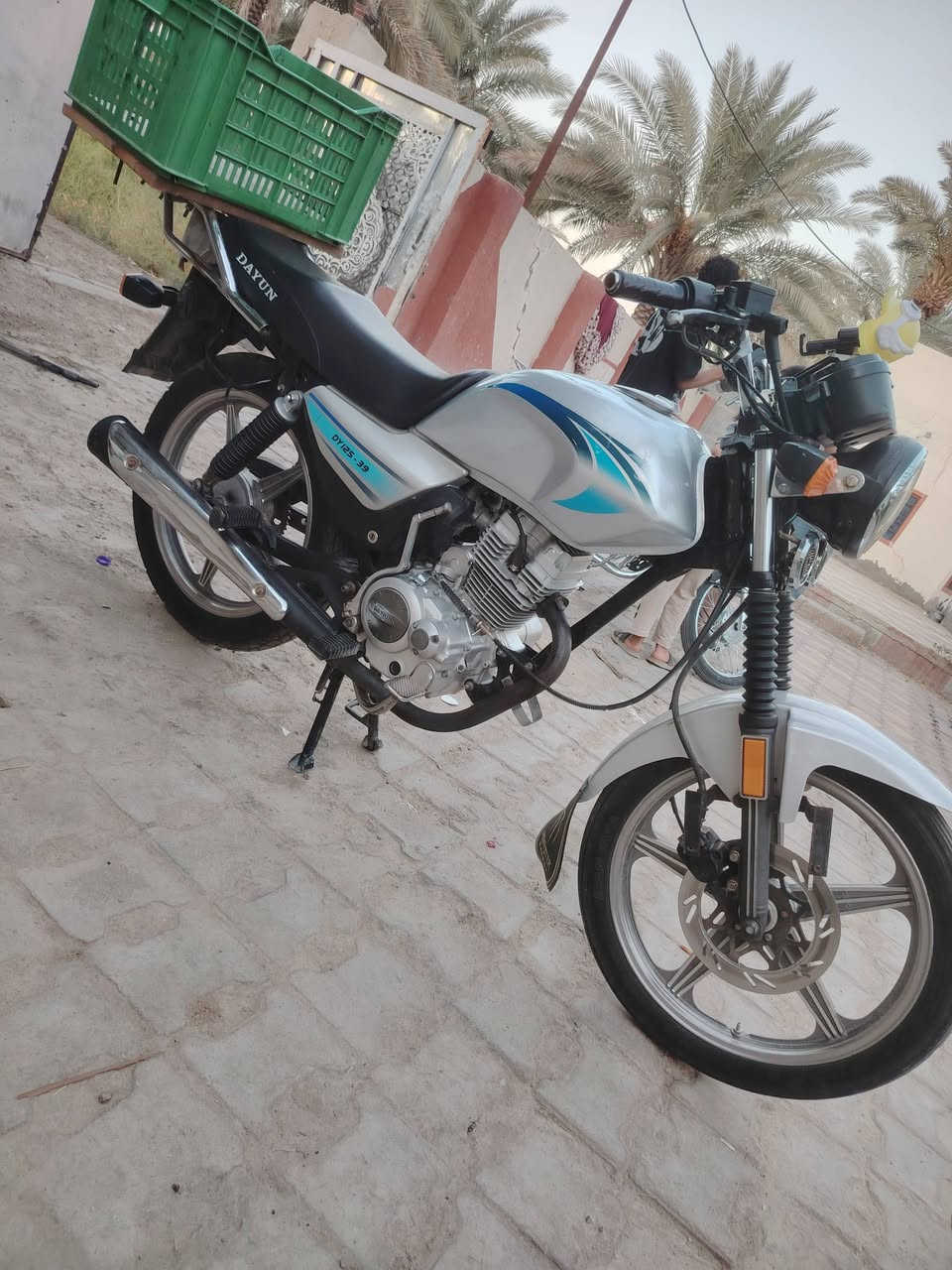 السلام عليكم دايون عظم موديل 20 زيرو السعر 1,200 بيها مجال بسيط *********** اوراق اصولي
