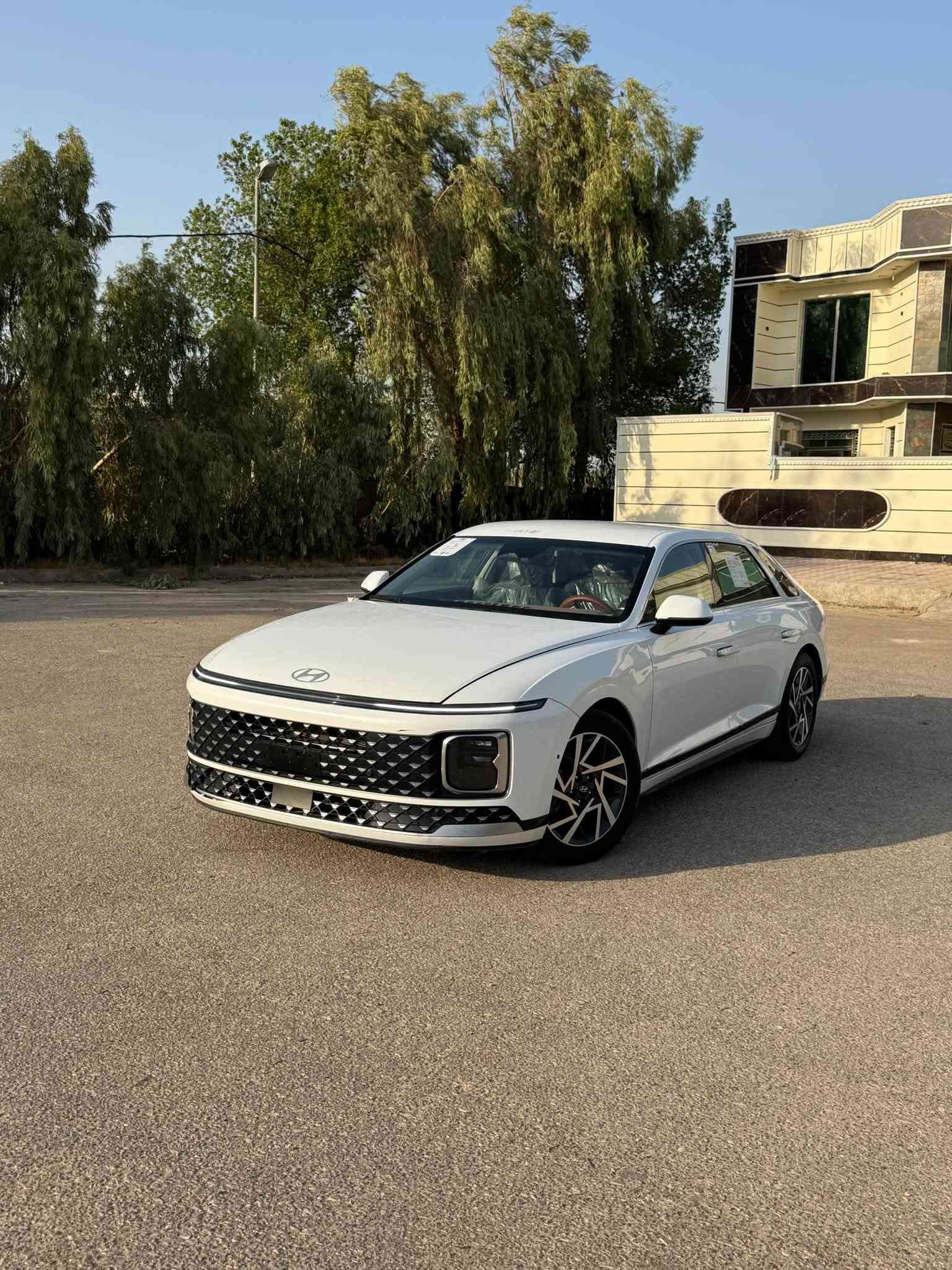 هونداي ازيرا موديل2024
غاز بلاد

تحدبد مسار

جنطه كهربائيه

كرسي ذكي 

وبعد مواصفات هواي 

ماشيه ٤١ الف 

سياره كلش

فول مواصفات باستثاء البانوراما 

((مكان السيارة النجف 

تم تنزيل السعر
سعرها حلو تجي تشوفها وبيك خير وتدلل ما اقصر وياك �ً

الي ما تعجبه اسال الله ان يرزقك بلي احسن منها 

السيارة بيها حادث جهة العبري 

رقم اتصال او واتساب ***********
