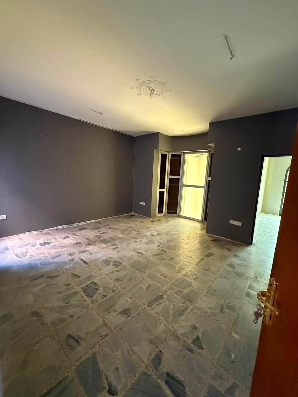 🔱 دار كلاسك في عرصات الهنديه ( تجاري )لـلايـجـار 🔱

عنوان الدار :- 📍عرصات الهنديه جهه السده

♦️ الـمــســاحــه : 150 مــتــر 

✨ للشركات  فقط 

🛑 يـحـتـوي الـدار عـلــى  : 

-  كراج 
- صاله
- غرف النوم عدد 4 و مجموعه صحيات
- مطبخ  
- بـدل الايـجـار  السنوي مناسب ✔️

*********** مهندس اسامة
