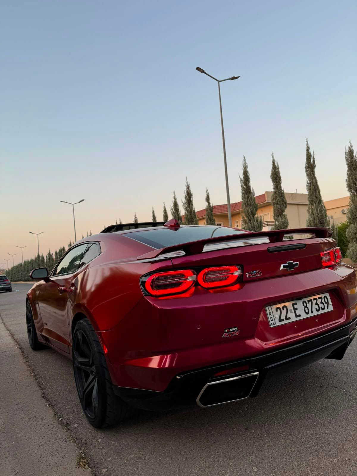 كمارو 2SS 1LE 
موديل/2022
ممشى السيارة 54000km
8سلندر/ مكينه 6200
مواصفات 
فول الفول shock and steel 
رادار امامي 
رادار خلفي 
تشغيل عن بعد 
فجوج بريميو 
داتة شو 
مراية وسطية كامرة live view  
كشنات ريكارو الكنتارا وجلد 
تبريد كشنات حار بارد 
فتحة سقف 
مثبت سرعه 
4انظمه قيادة 
10 نمر گير 
شفتات ستيرن
گير اوتوماتيك 
حادث السيارة چاملغ جهة السايق شبر صبغ 
ايرباك فقط ستيرن 
مع اكزوز سستم اصلي واكزوز سستم مزود هدية 
 وايرباك راجع بلادي 
سيارة مناقصها اي شي صور الحادث على الواتس اب على الرقم 
***********
سيارة ستوك ما موجود اي اضافة برمجة 
عليها تغيلف PPF متغير الالوان سويدي ضمان ١٠ سنوات أربيل, العراق
