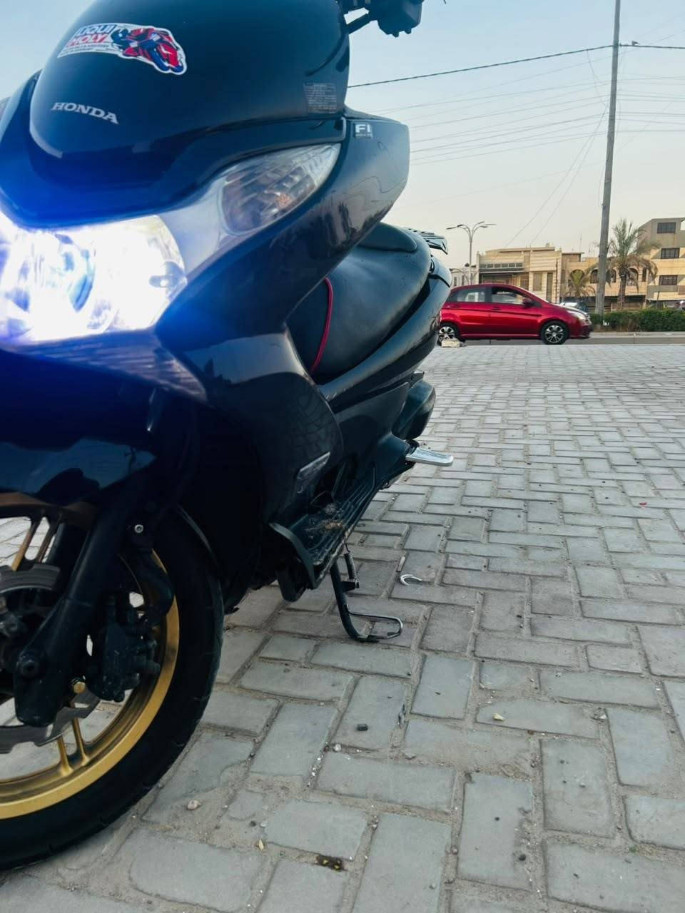 ​للبيع:PCX موديل 2013
المحرك: 150cc (محرك بلاد، نشاط وقوة بالمشي)

​الموديل: 2013

دهن ومي راديتر LIQUI MOLY . ويل ذهبي بلادي 

 محرك بشرط، تشغيل سريع، الدراجة جاهزة للعمل والسياقة وما تحتاج مصاريف.

​الكهربائيات: منظومة كهرباء كاملة شغالة (لايتات، إشارات، هورن).

السعر 950 وبيها مجال بسيط للأستفسار ***********

مكان حي الجهاد الديوان
