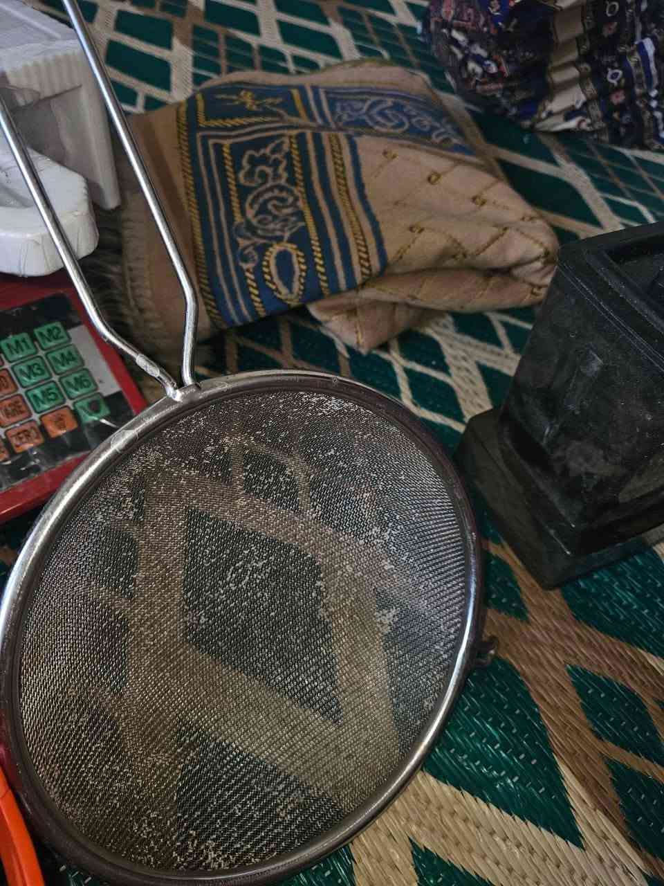 سلام عليكم عندي غراض مستعملات شي قليل كلشي بالصور موجود وعندي بعد غراض هذن غراض بيت اريد صفيهن كلهن 
كلمن وسعره وكلشي شغال بيهن وماكو شي مكسور 
*********** بي واستاب  والماعين ولكلاصات ممستعملات ابد
