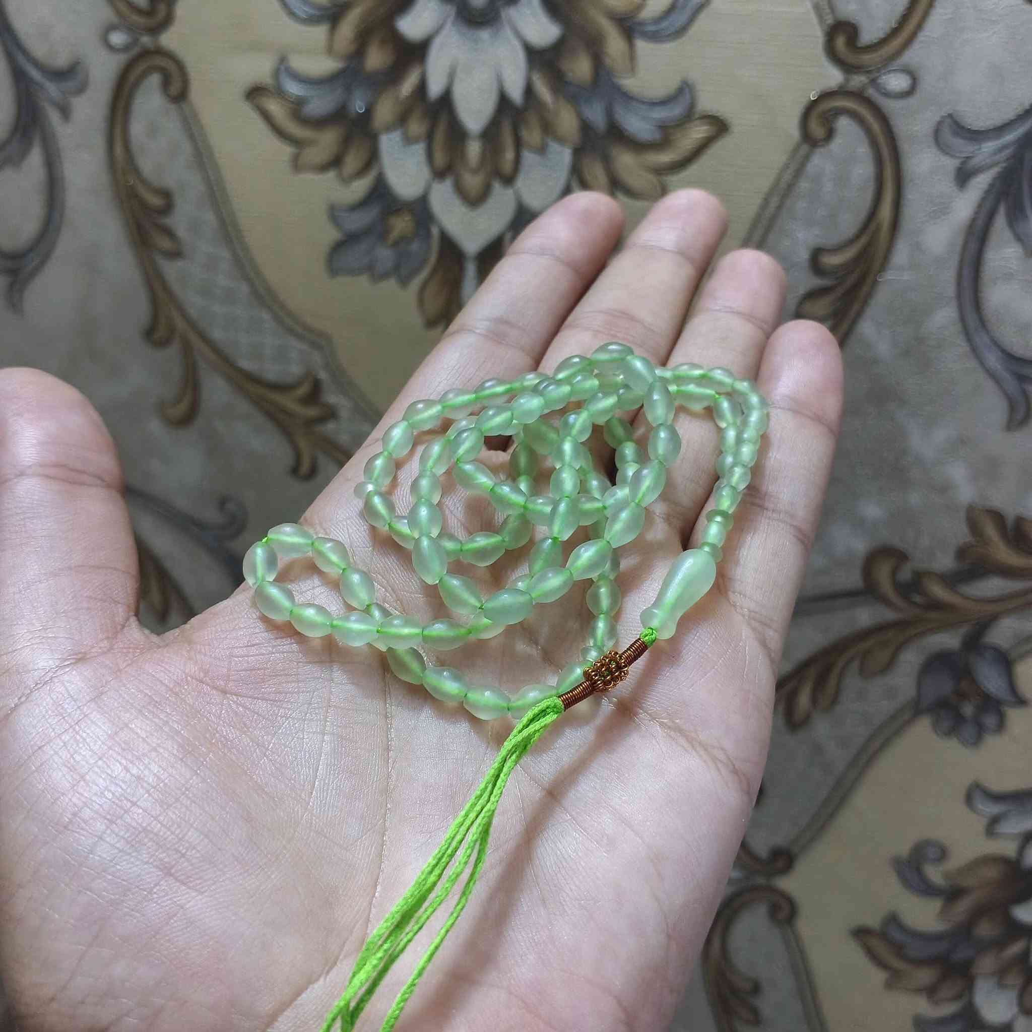 حجر الباي زهر الاصلي 100% جراخه يدوية السعر 27 الف مع توصيل مع علبة هدية/السبحه الثانيه شبيه الكهرب الروسي 45حبة 20 الف / القطعه الثالثة سندلس تركي معرك  33حبة 15 الف/ ***********
