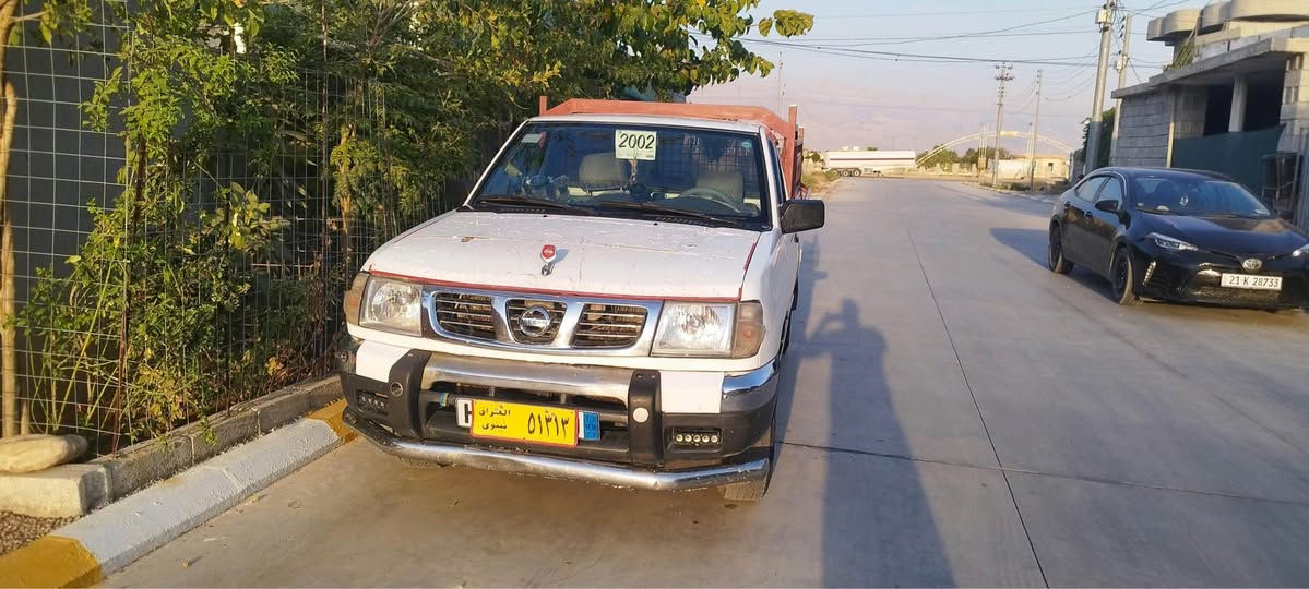 ‎سەرەتا بەناوی خوای گەورە پیکاب نیسان تاک ٢٠٠٢گێڕو  مەکینە و ئەکسلی بەشەرت تەبرد لەسەر سوتج و پاوەر ه‎ حلبجة, السليمانية

نص مكتوب في الصور:
- *********** سمير السيارات
- 2002