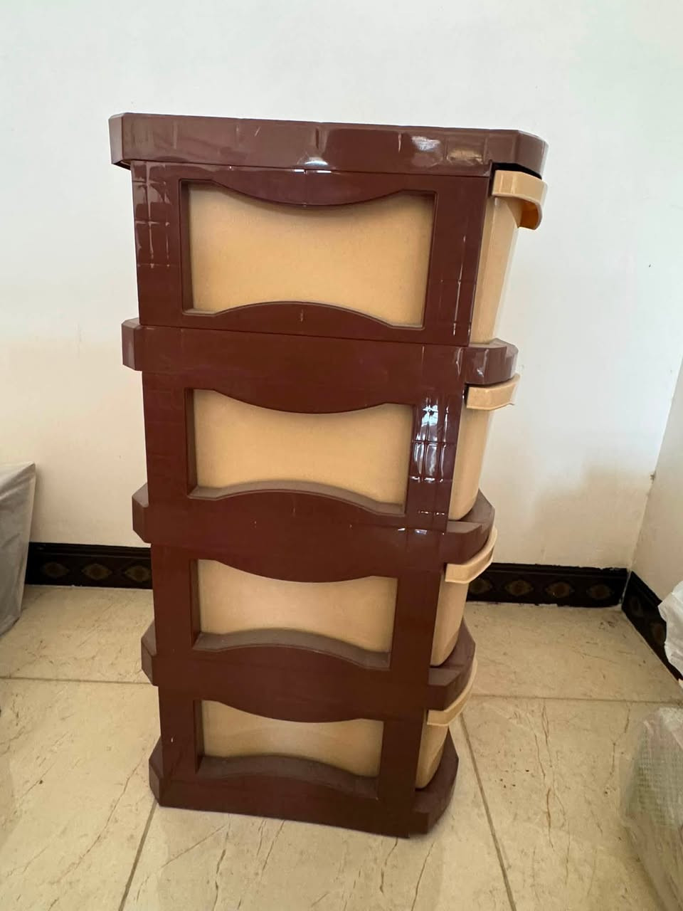 جه كمه جه يكى چوار ده رگاى زور پاك و خاوين بى شكان  بو فروشتن ١٥هه زار و معامه له هه ولير ***********
