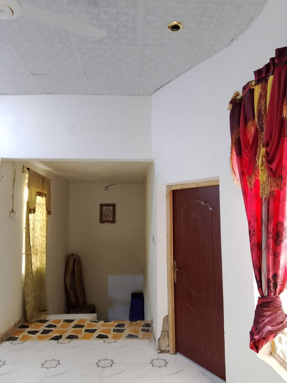 سلام عليكم بيت البيع 100م خلفي قاطين بالسكان الصناعي قرب حسينه واليد الكعبه البيت يتكون من 2غرف نوم وصاله وستقبال ومطبخ وصحيات فوك وجوه الدربونه عرضه متر ونص/ السعر 75 وبي مجال الستفسار ***********
