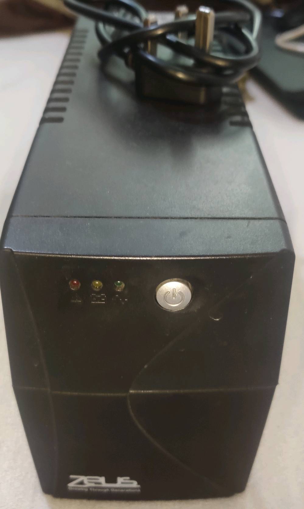 بلي 4 مهكر معة الألعاب و الوايرات و ذاكرة 408 غيغابايت بسعر 350 الف و معة جوستك هدية و جوست اصلي بسعر 45 الف و معة كيبل اصلي بسعر 10 ألف و قاعدة شحن جوستكاب بسعر 5 الف و يوبي اس بسعر 40 الف و المكان الشعب قرب محكمت الشعب